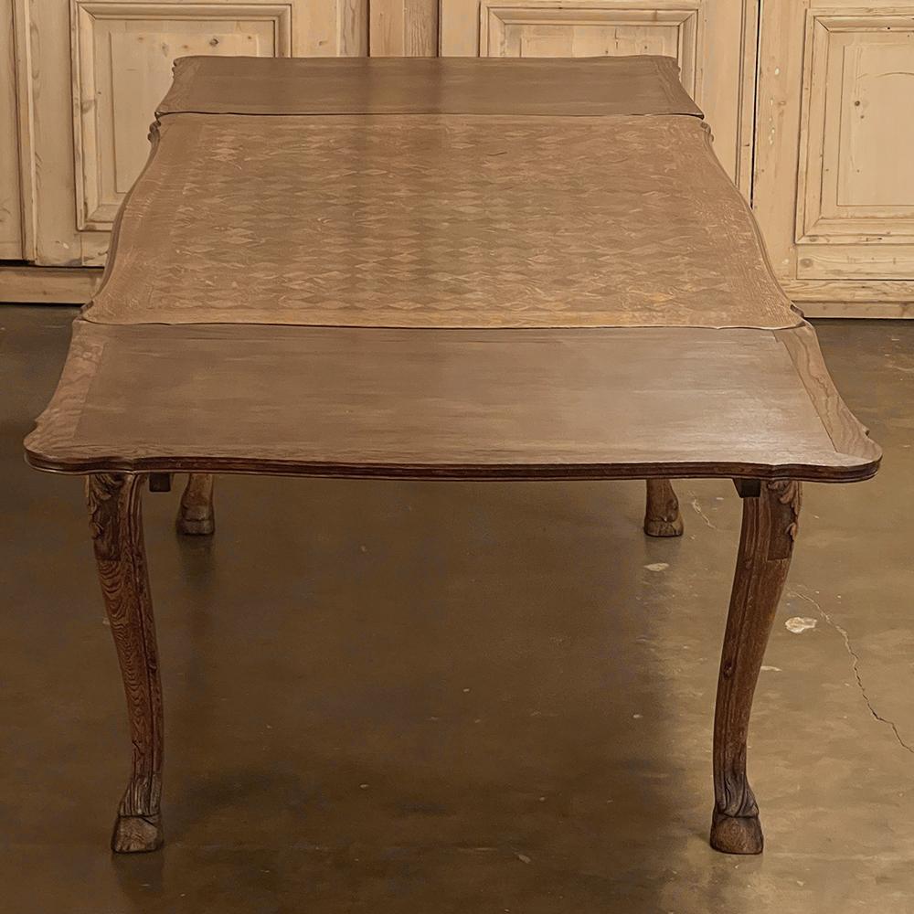 20ième siècle Ancienne table de salle à manger Louis XIV à feuilles tombantes en vente