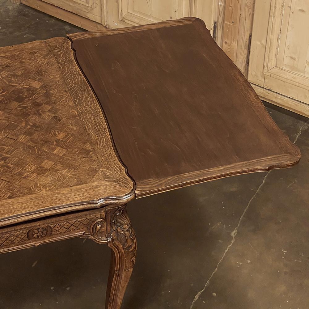 20ième siècle Ancienne table de salle à manger Louis XIV à feuilles tombantes en vente