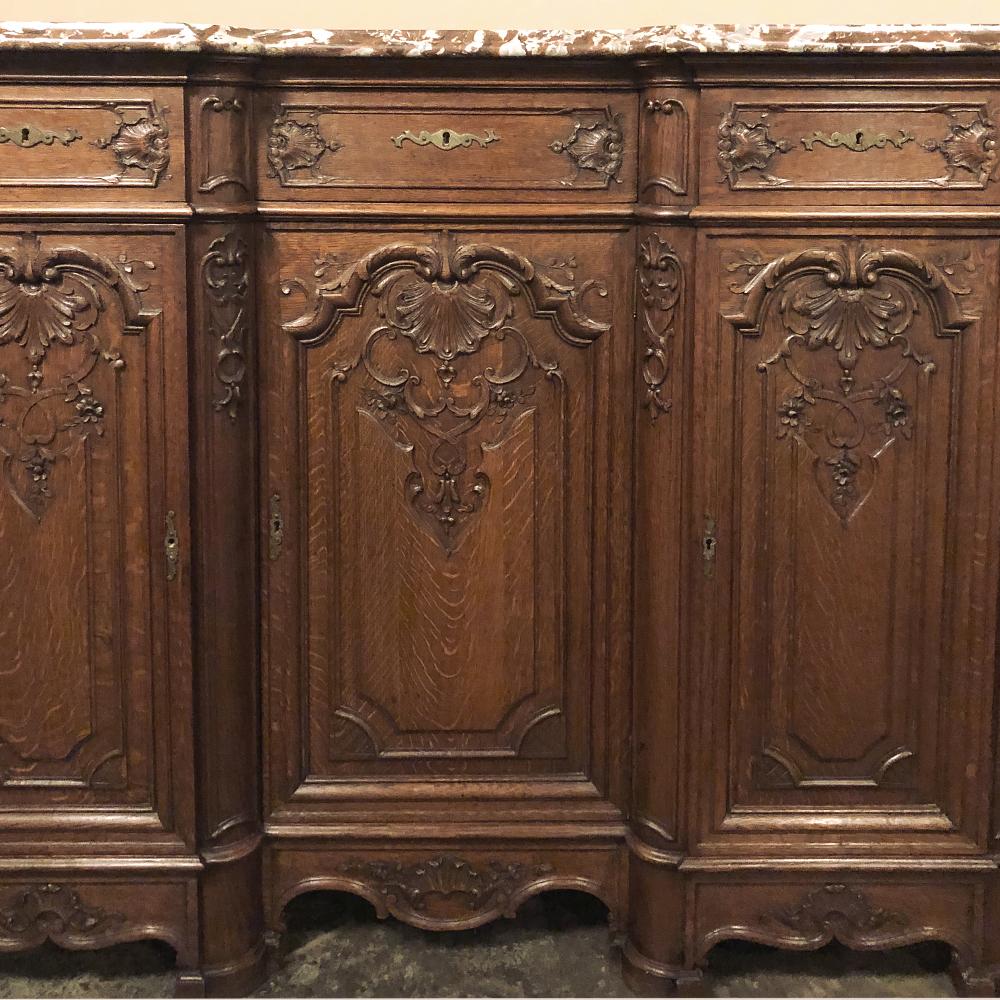 20ième siècle Buffet antique Liegoise Louis XIV avec plateau en marbre en vente