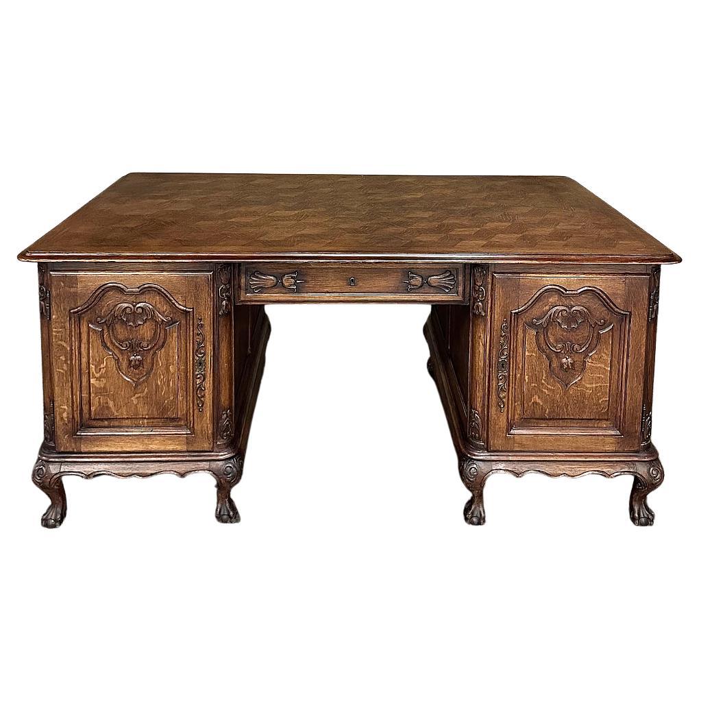 Bureau de partenaire Louis XIV antique en parquet de chêne en vente