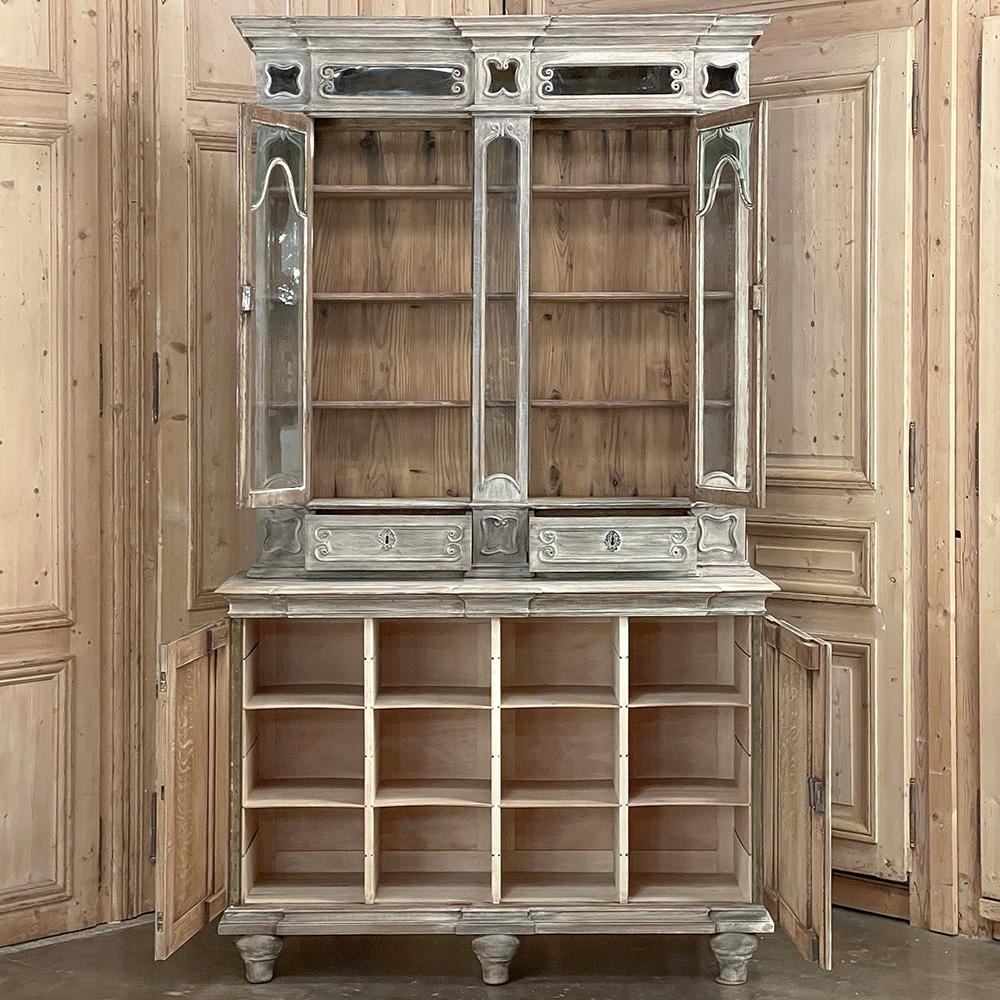 Antique Liegoise Neoclassical Whitewashed Bookcase ~ Display Cabinet In Good Condition For Sale In Dallas, TX