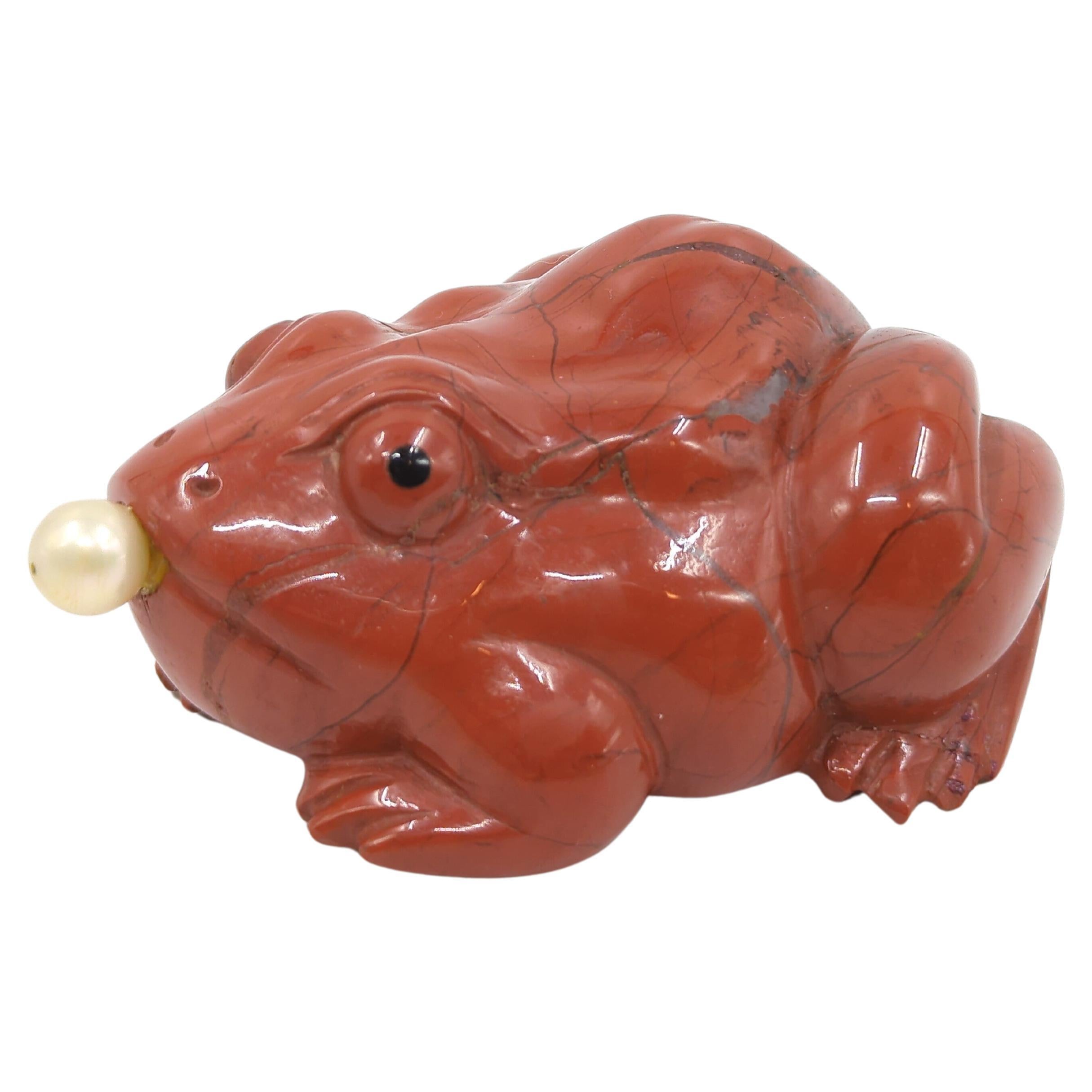 Hand-Carved Antique Life-like Chinese Red Jasper Carved Frog Snuff Bottle Qing ROC c.1900/30 For Sale