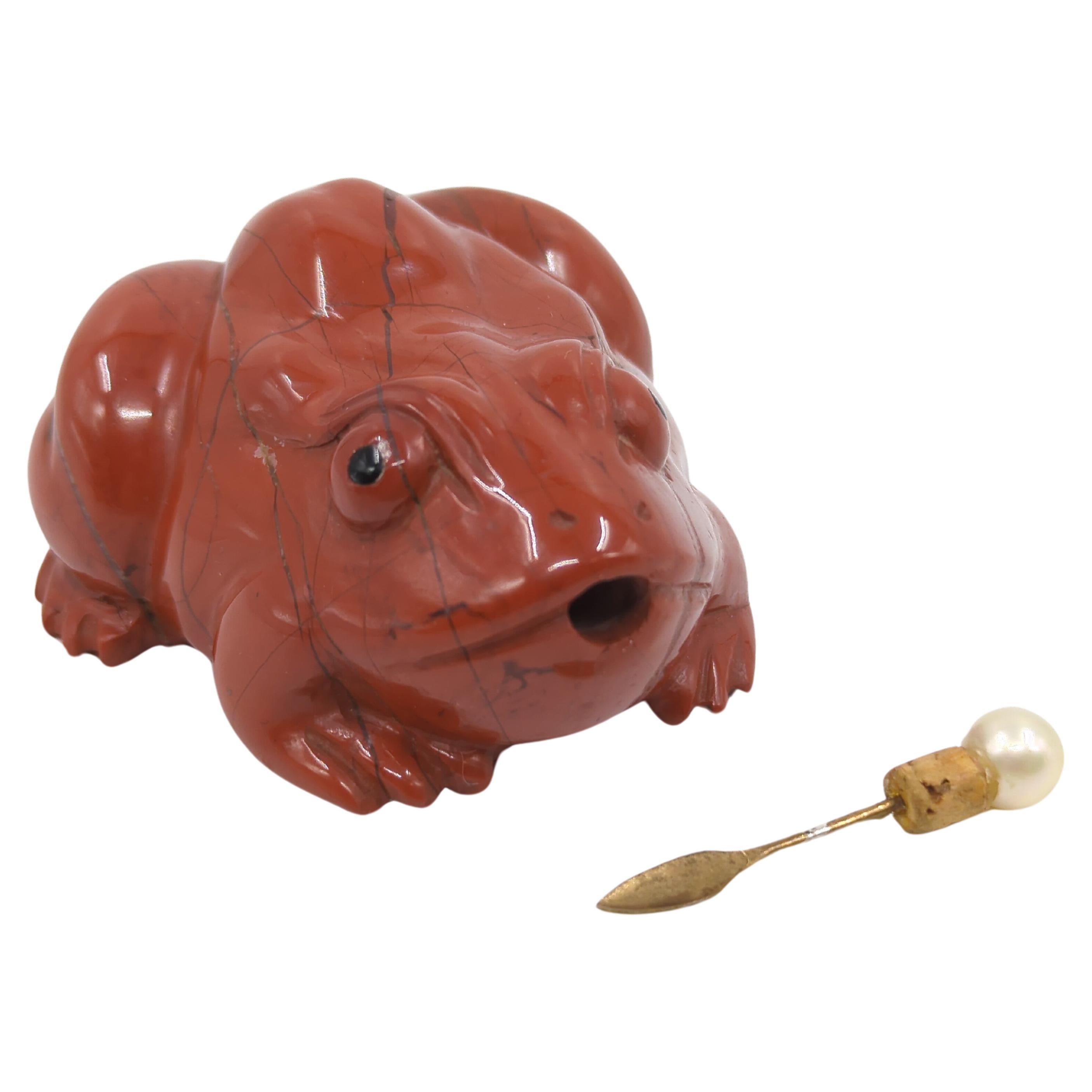 20th Century Antique Life-like Chinese Red Jasper Carved Frog Snuff Bottle Qing ROC c.1900/30 For Sale