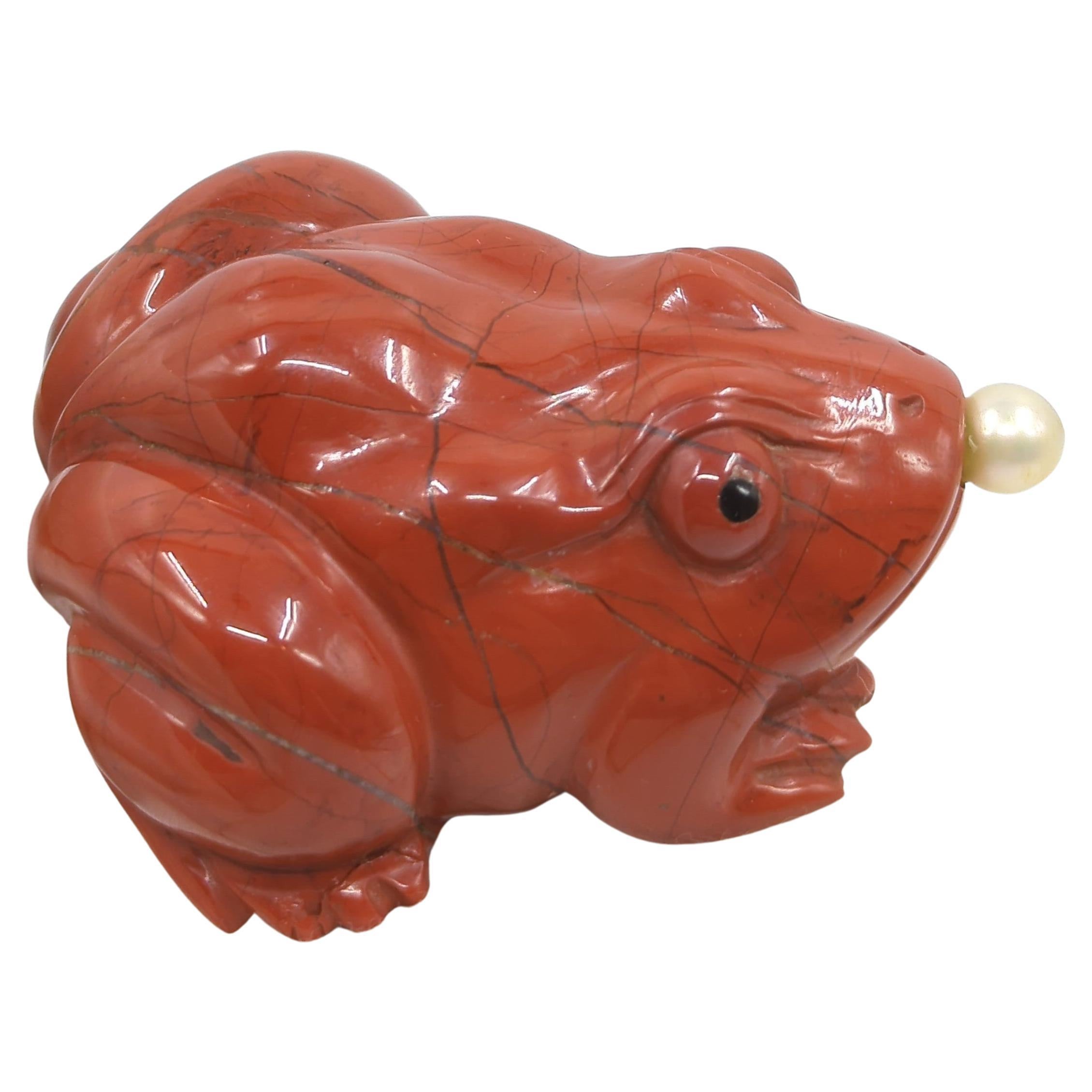 Antique Life-like Chinese Red Jasper Carved Frog Snuff Bottle Qing ROC c.1900/30 For Sale