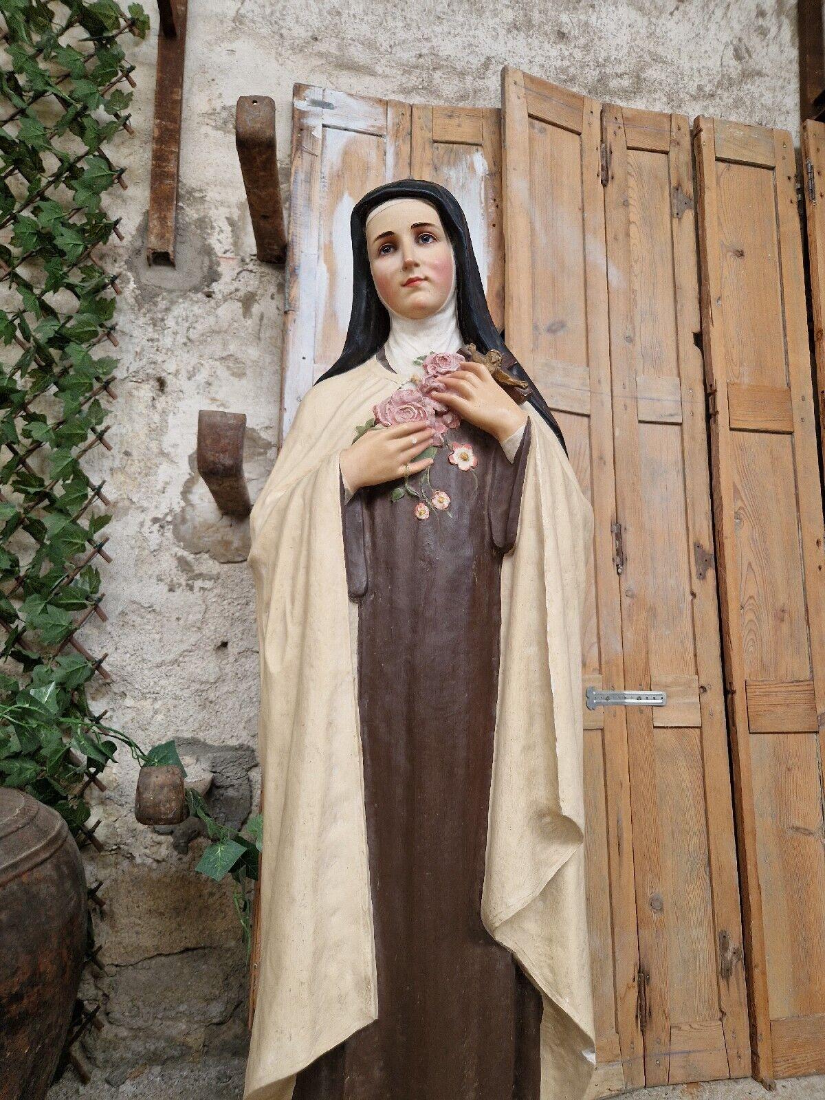 Antike lebensgroße religiöse Skulptur Heilige Thérèse von Lisieux  (Neoklassisch) im Angebot