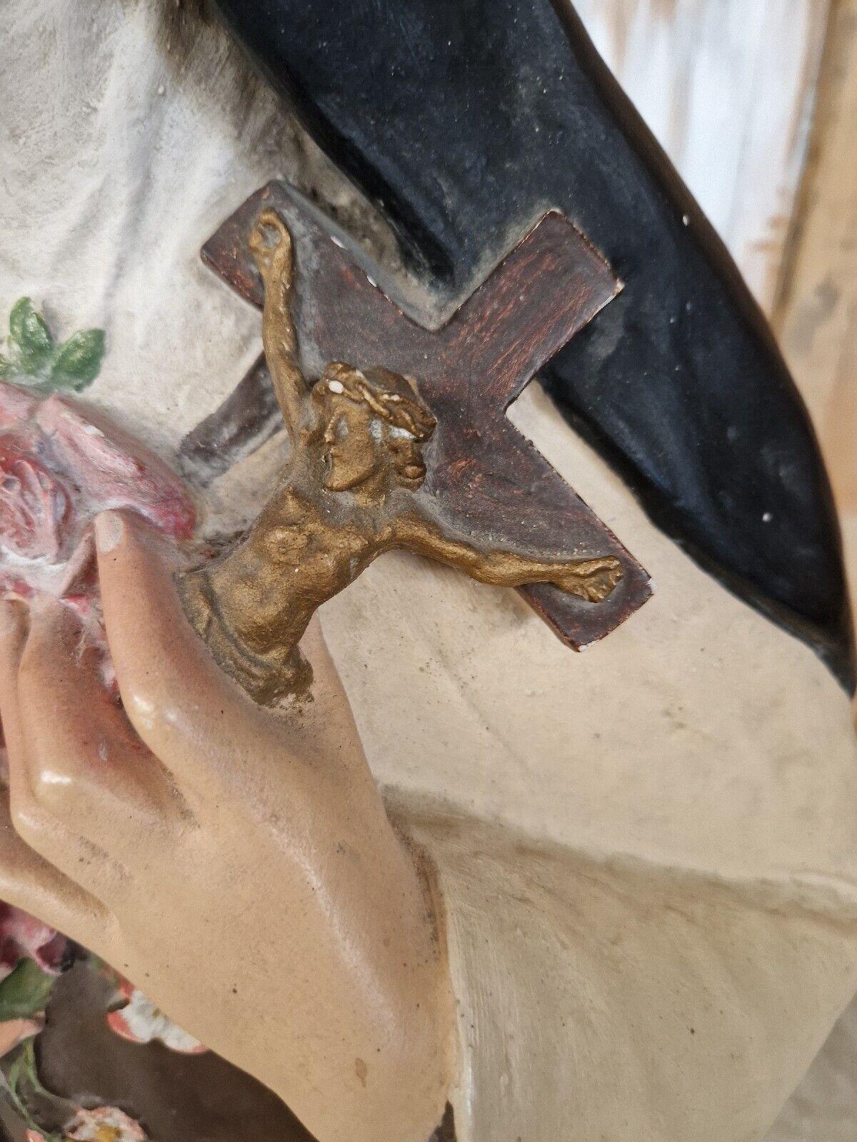 Antike lebensgroße religiöse Skulptur Heilige Thérèse von Lisieux  im Angebot 1