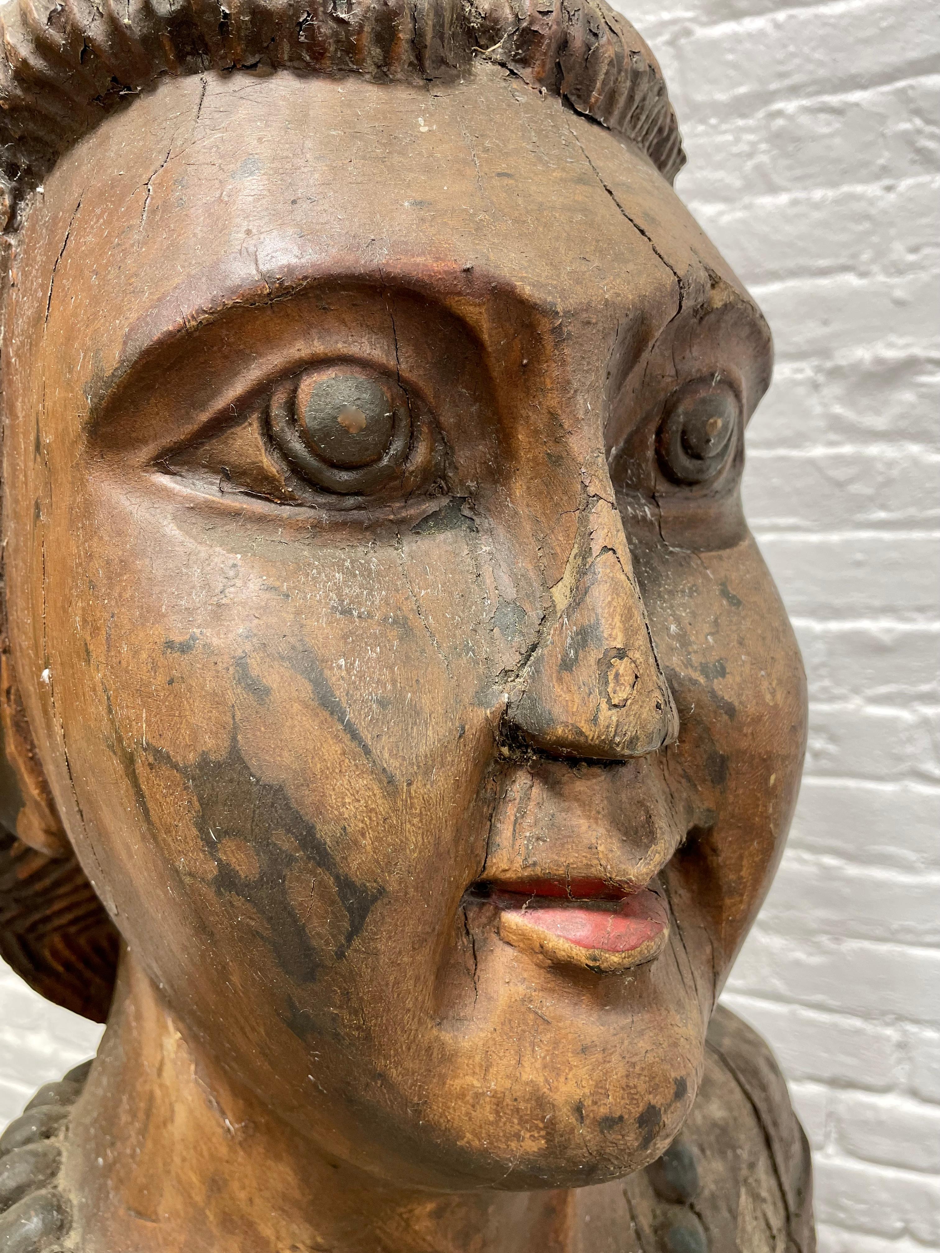 ANTIQUE lebensgroße handgeschnitzte weibliche Skulptur / Statue aus Massivholz im Angebot 6
