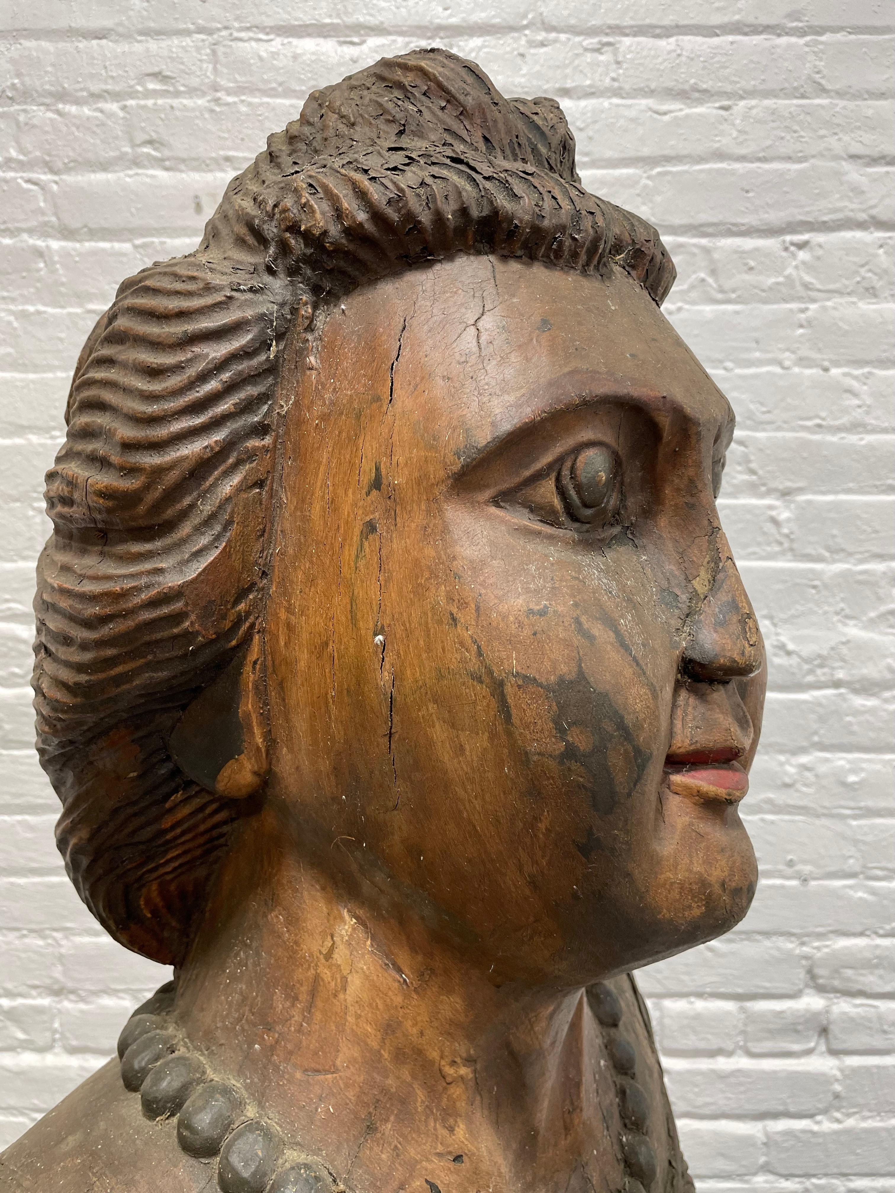 ANTIQUE lebensgroße handgeschnitzte weibliche Skulptur / Statue aus Massivholz im Angebot 8