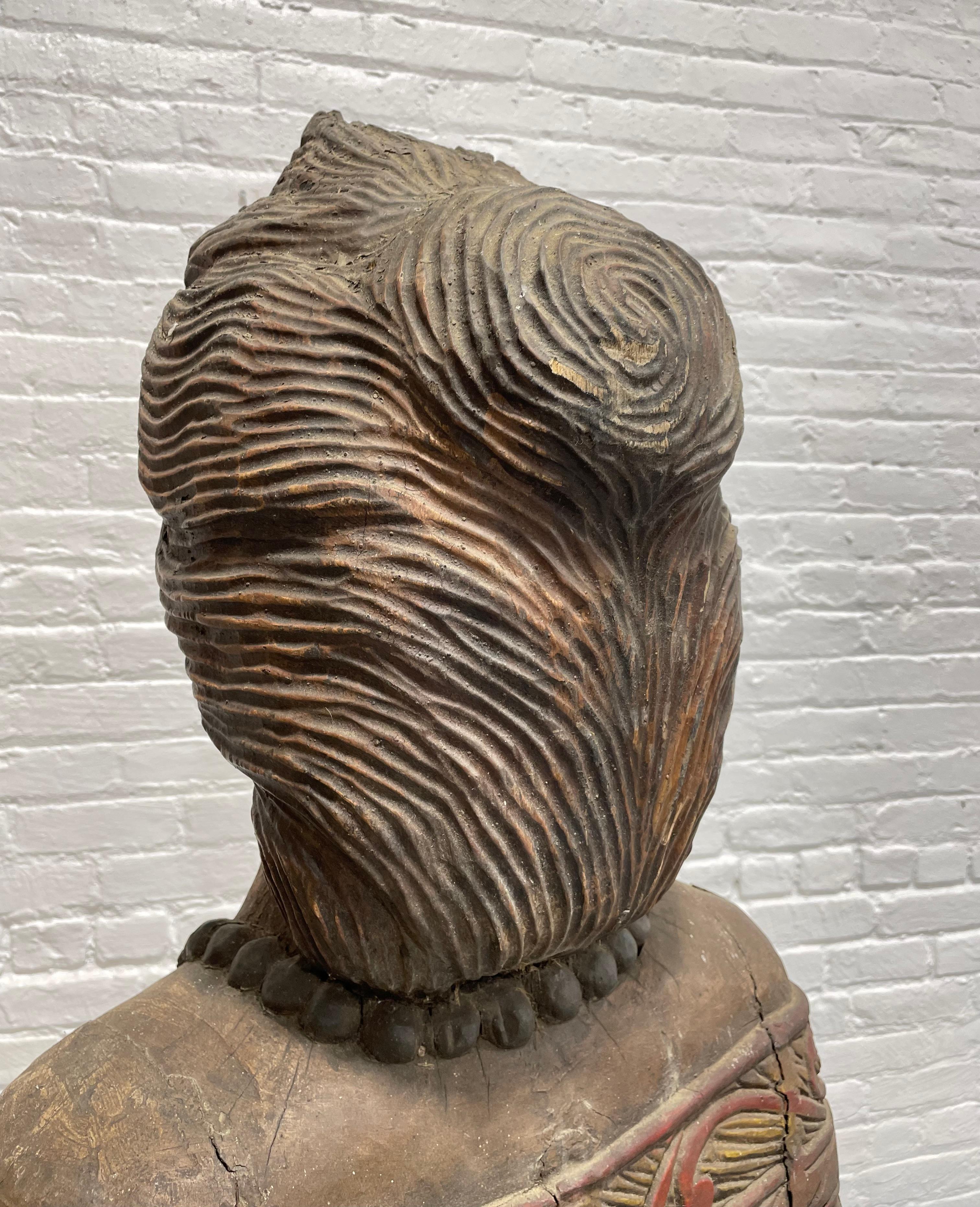 ANTIQUE lebensgroße handgeschnitzte weibliche Skulptur / Statue aus Massivholz im Angebot 9
