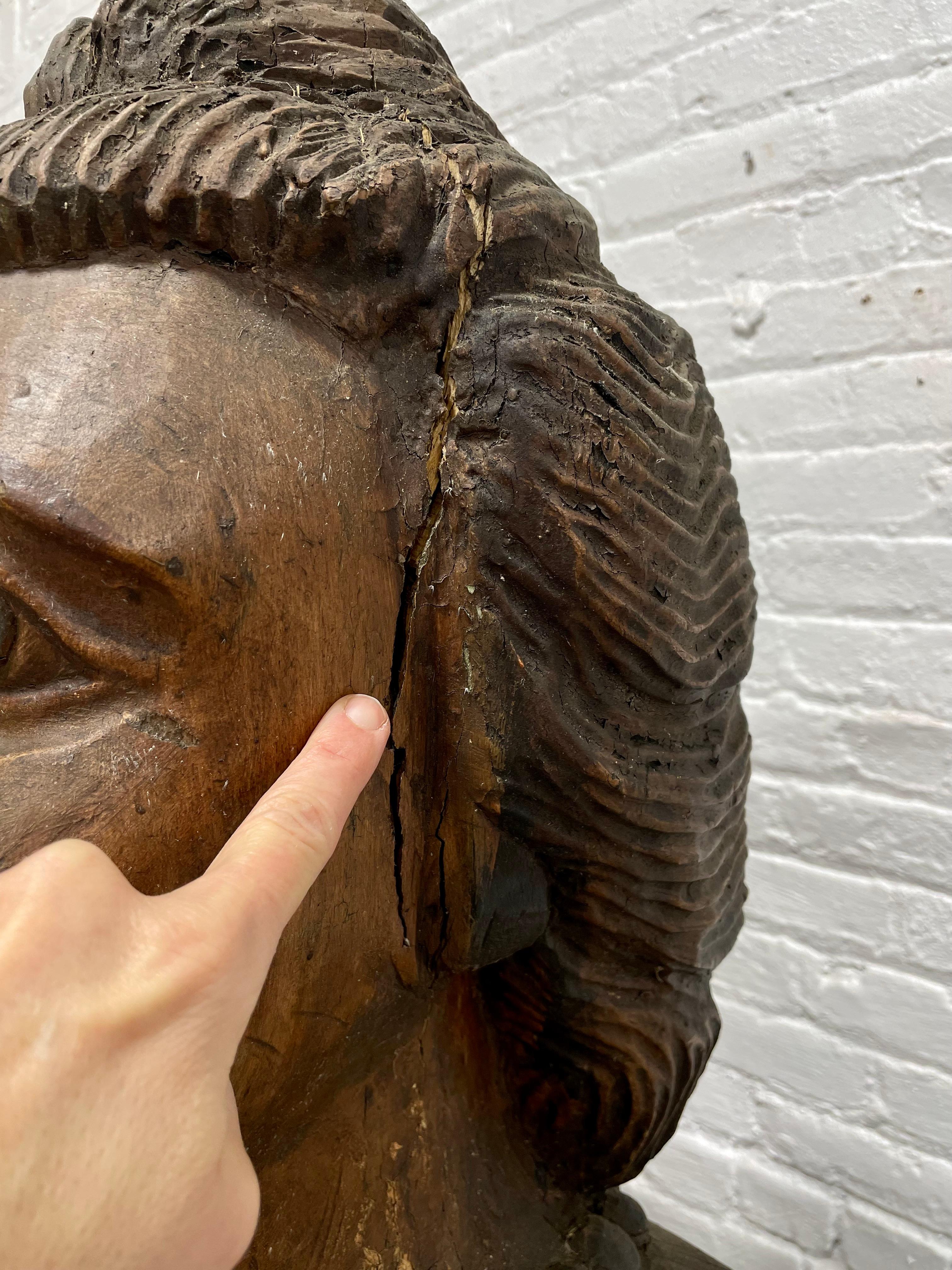 ANTIQUE lebensgroße handgeschnitzte weibliche Skulptur / Statue aus Massivholz im Angebot 12