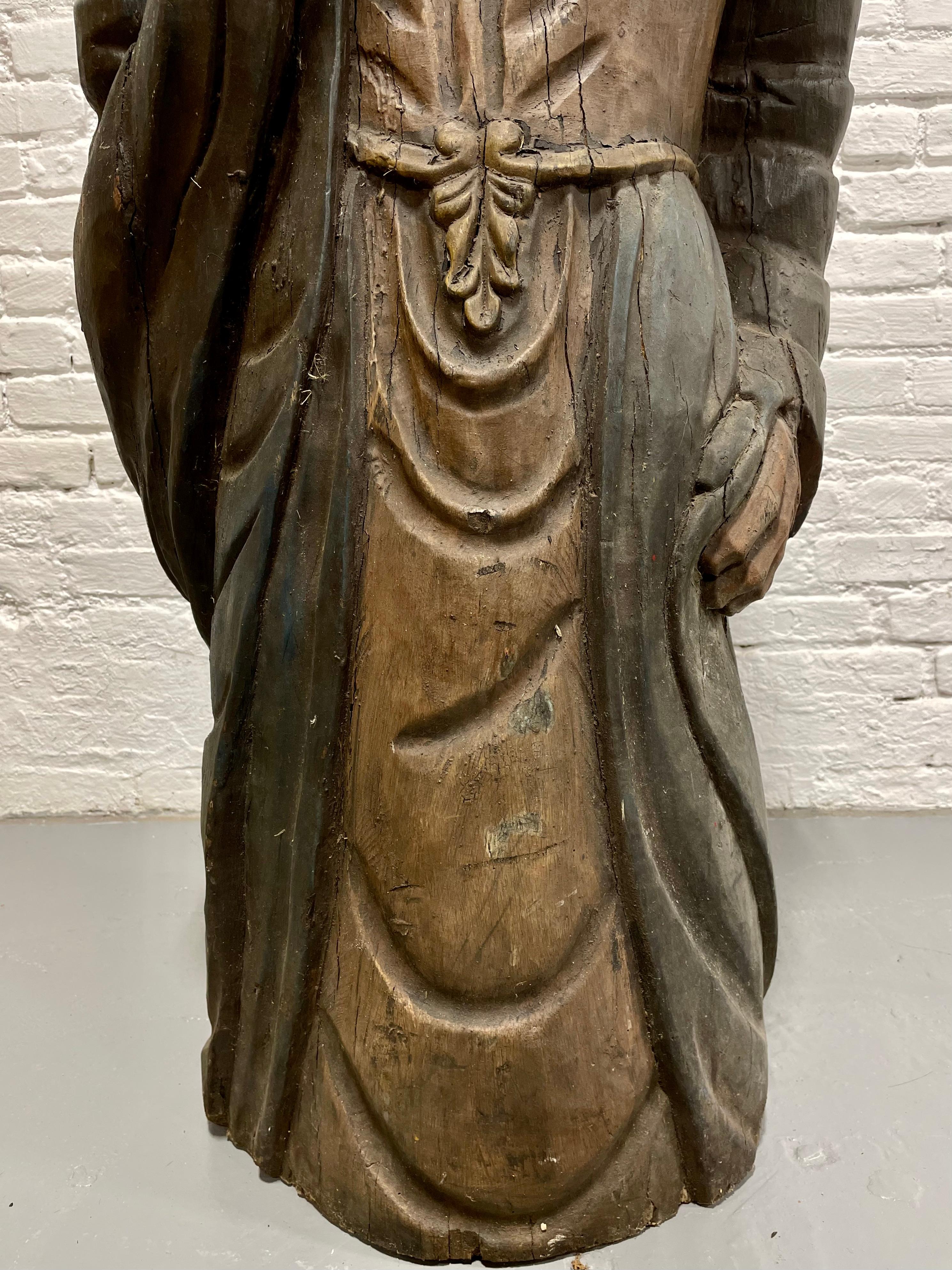 ANTIQUE lebensgroße handgeschnitzte weibliche Skulptur / Statue aus Massivholz im Angebot 2