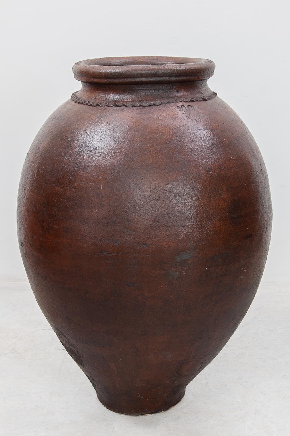 Fatto a mano Antico vaso in gres a grandezza naturale per interni o esterni prodotto in Francia in vendita
