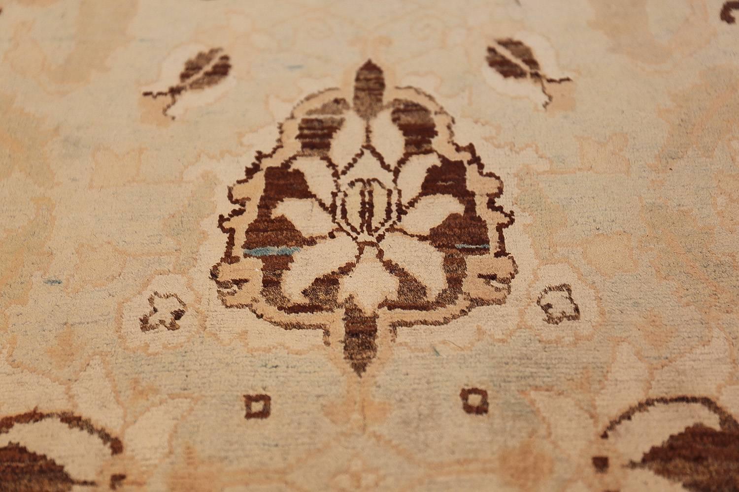 Antiker hellblauer und brauner persischer Täbriz-Teppich. 7 Fuß x 11 Fuß 2 in (Persisch) im Angebot