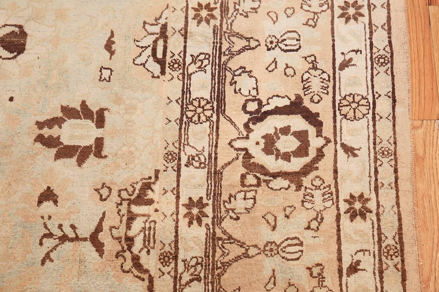 Antiker hellblauer und brauner persischer Täbriz-Teppich. 7 Fuß x 11 Fuß 2 in (Handgeknüpft) im Angebot