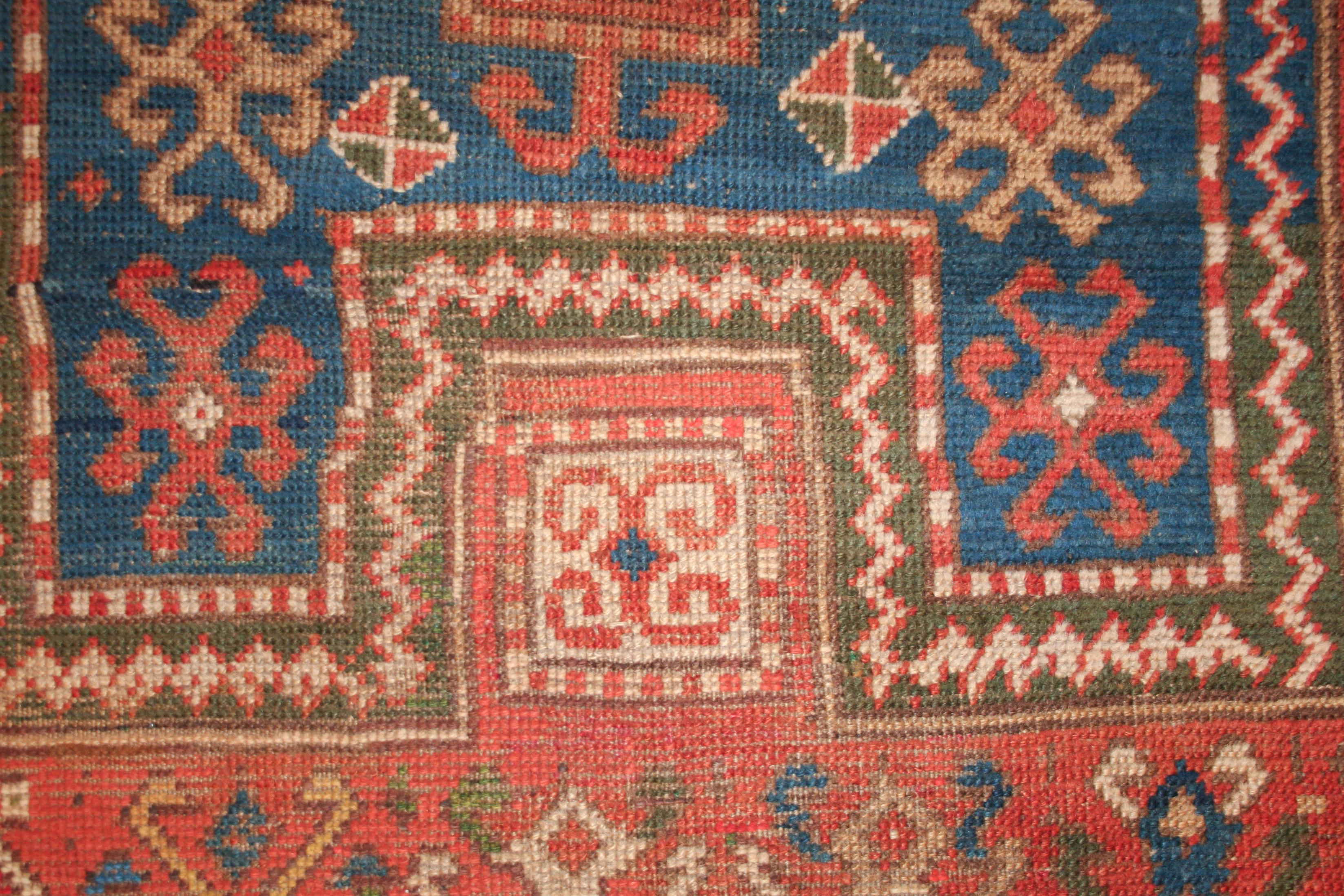 Caucasien Tapis ancien Fachralo Kazak bleu clair avec motif en double trou de serrure en vente