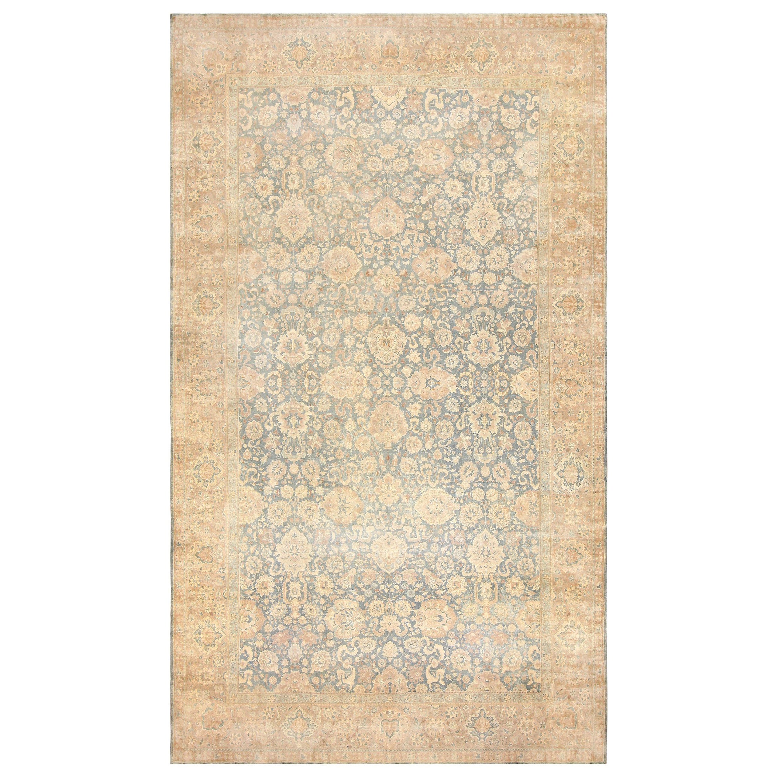 Tapis indien ancien bleu clair. Taille : 12 ft x 19 ft 7 in en vente