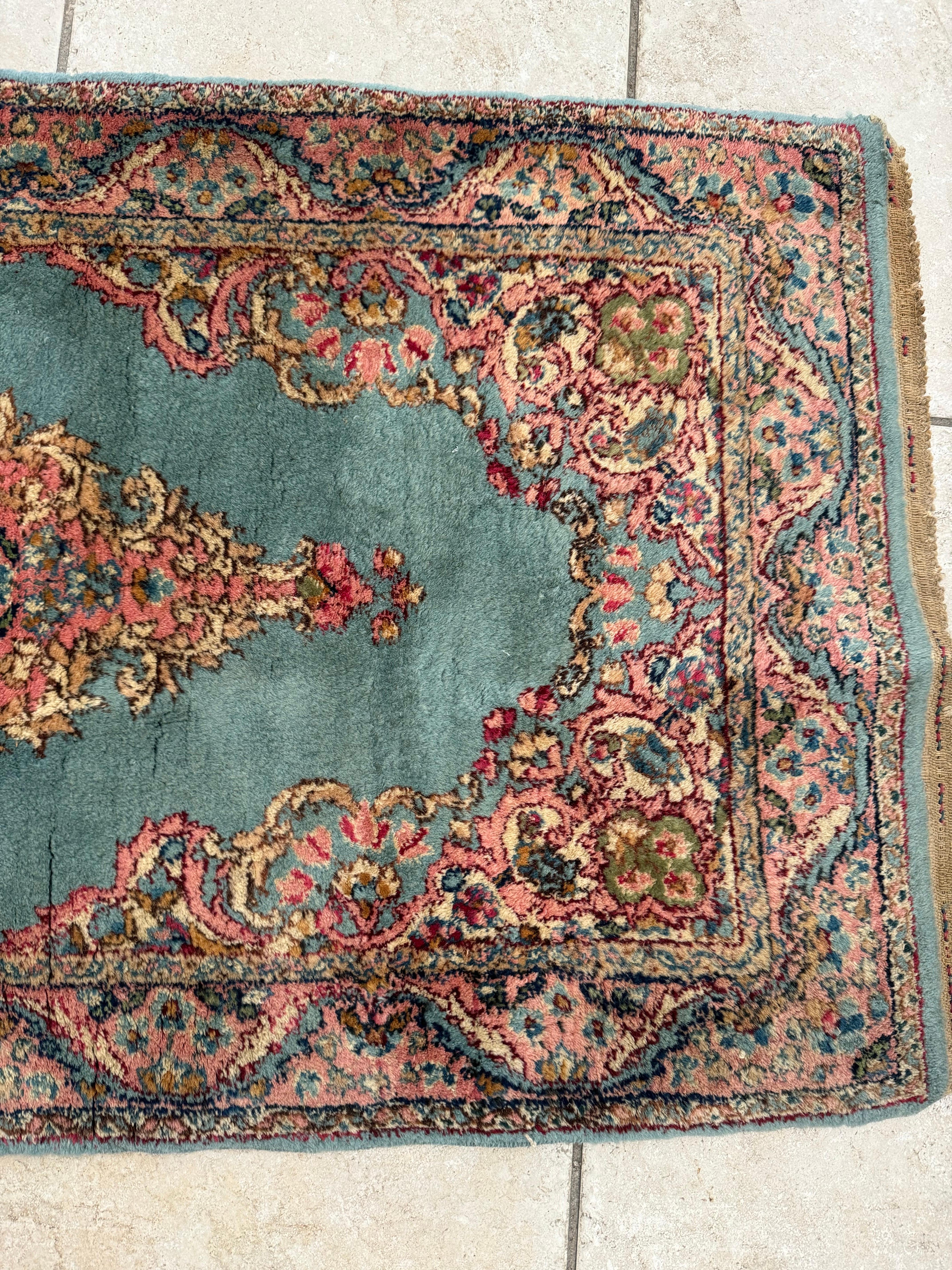 Milieu du XXe siècle Petit tapis persan Kirman bleu clair et turquoise ancien, circa 1950 en vente