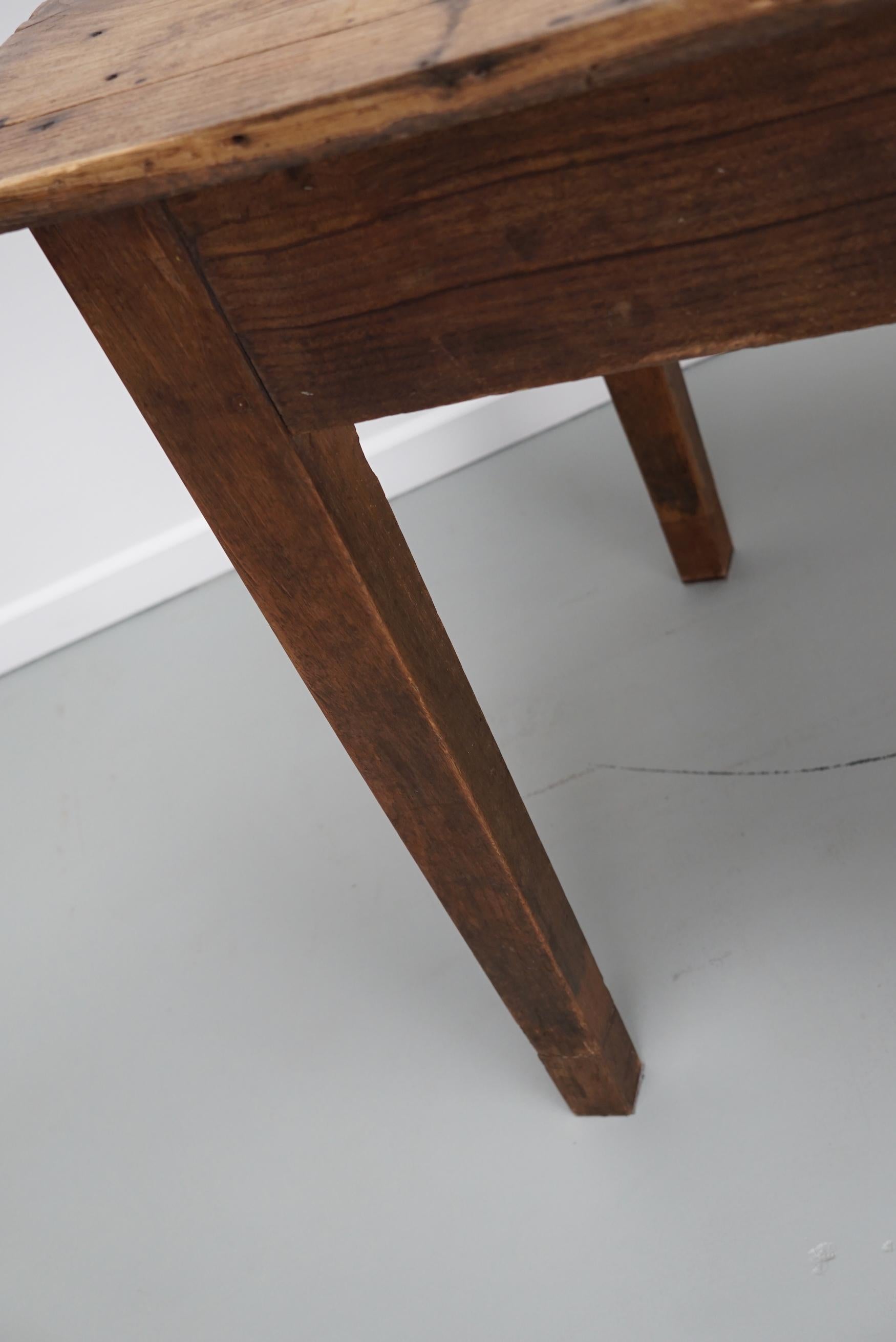 Antique Light Elm 19th Century French Rustic Farmhouse Dining Table For Sale 10