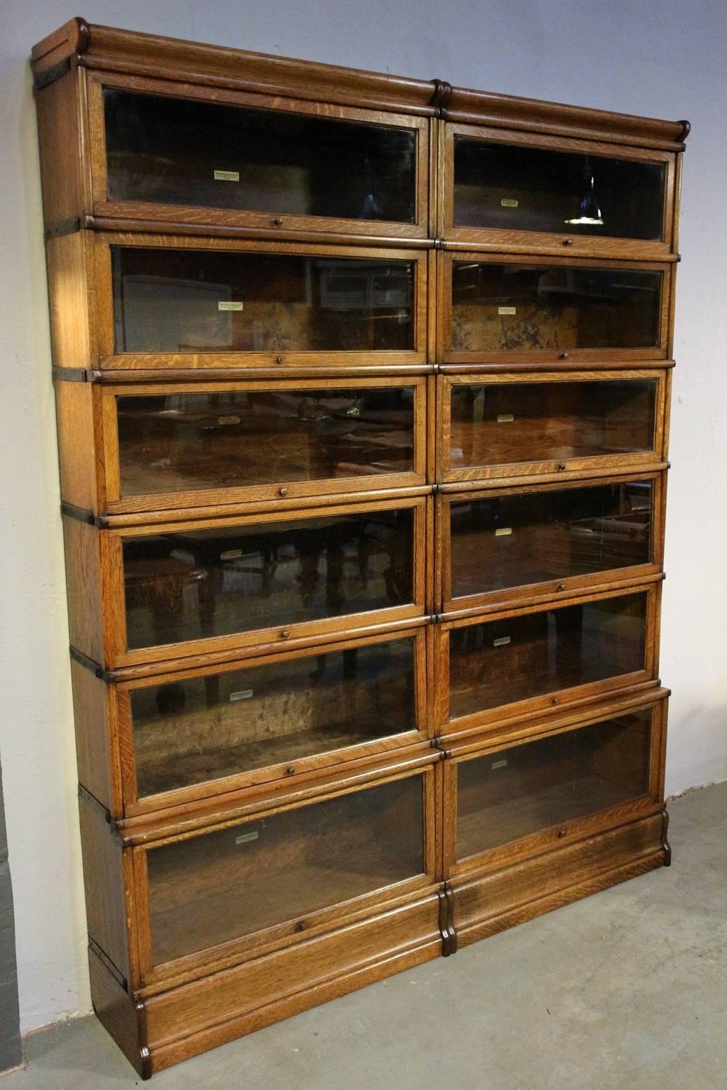 Antique light oak globe Wernicke bookcase in perfect condition.
The cabinet consists of 12 stackable parts arranged in two rows of six.
Origin: England
Period: circa 1895-1910.
Measure. W 173cm, H 220cm, D 29cm / 24cm.