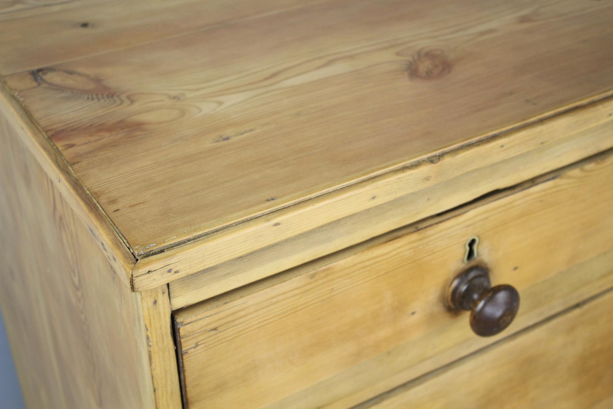 English Antique Light Pine Chest of Drawers
