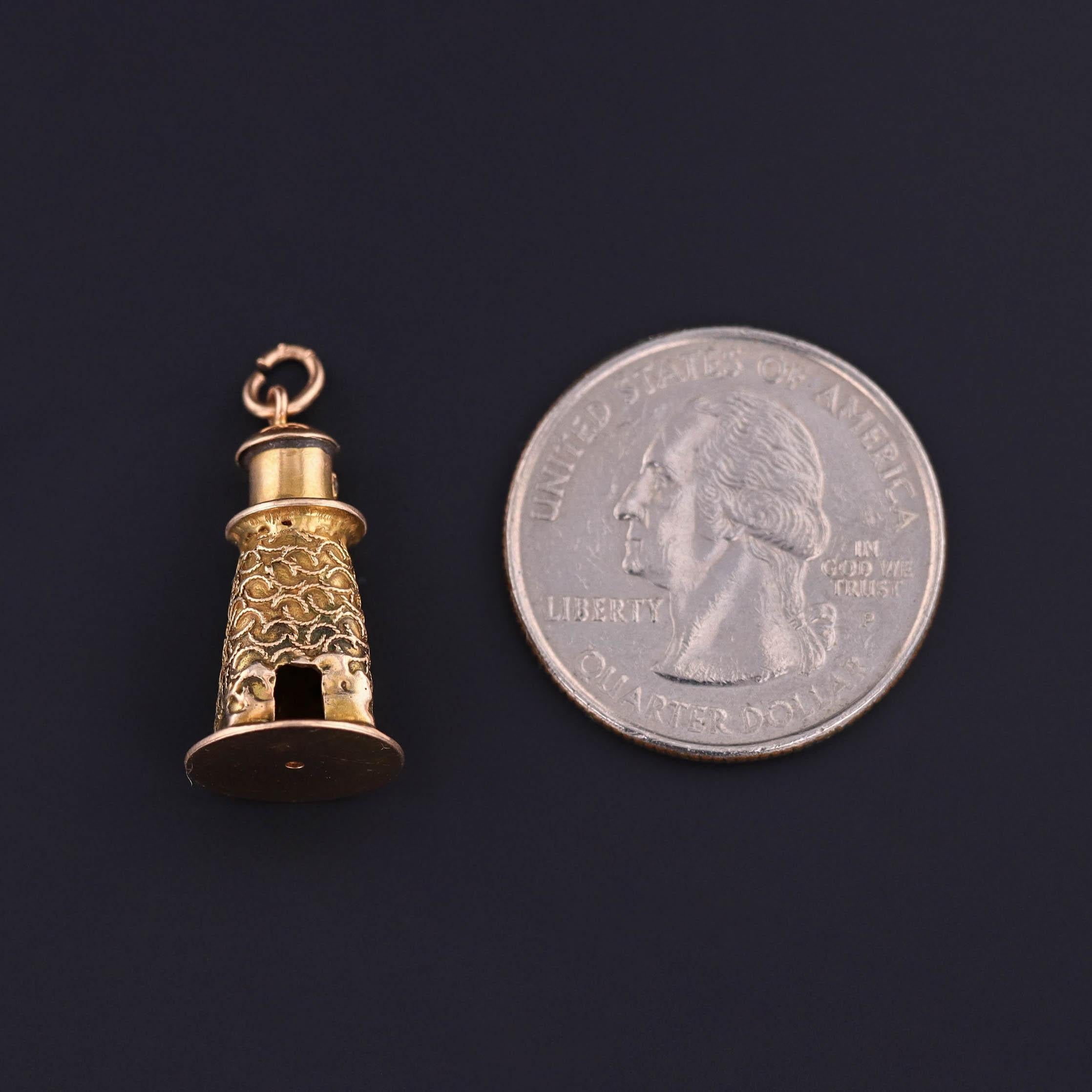 Taglio rotondo Antique Lighthouse Charm of 14k Gold in vendita