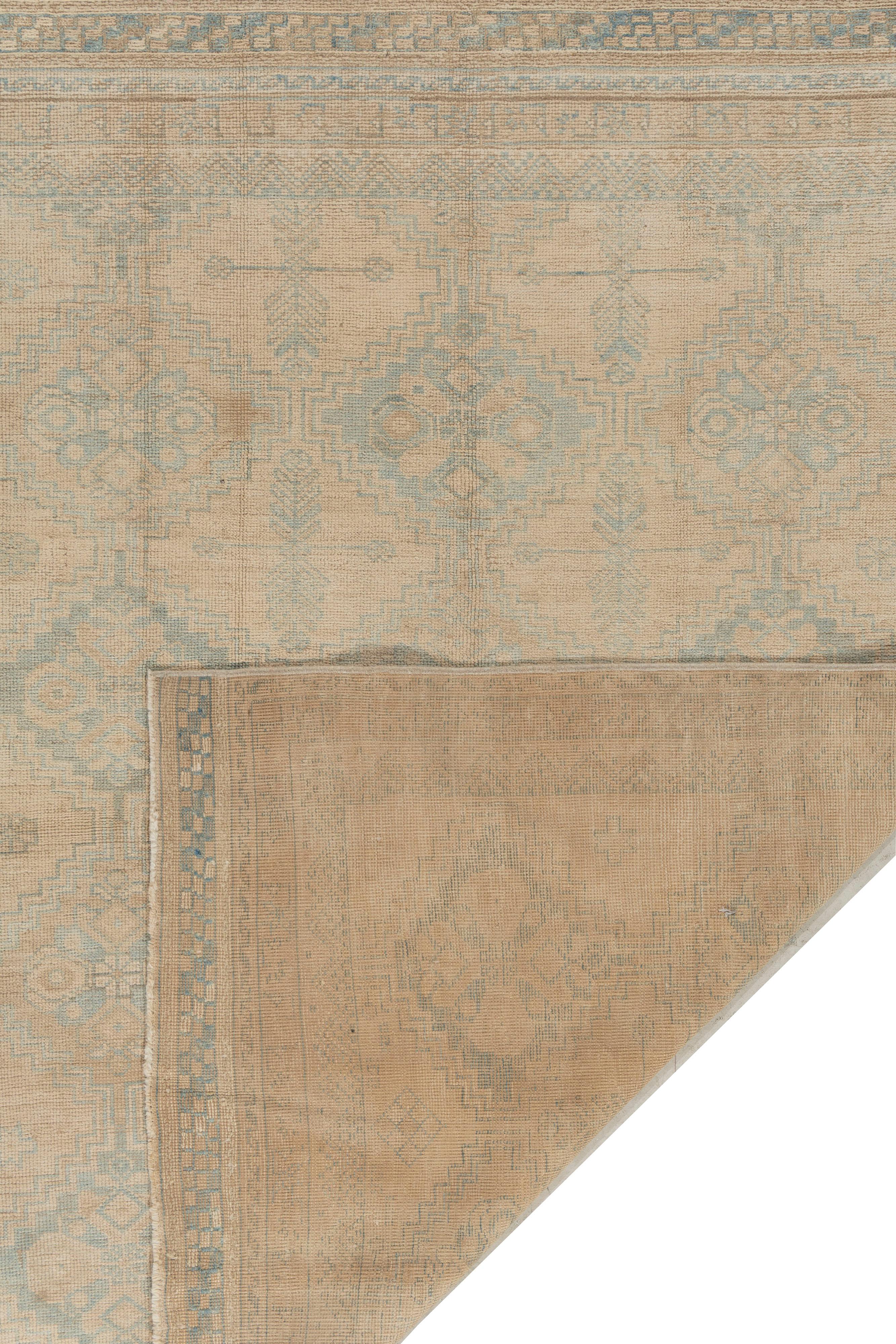 Antiker leicht bearbeiteter persischer Afshar-Teppich im Used-Look 4'7 x 5'1 (Persisch) im Angebot