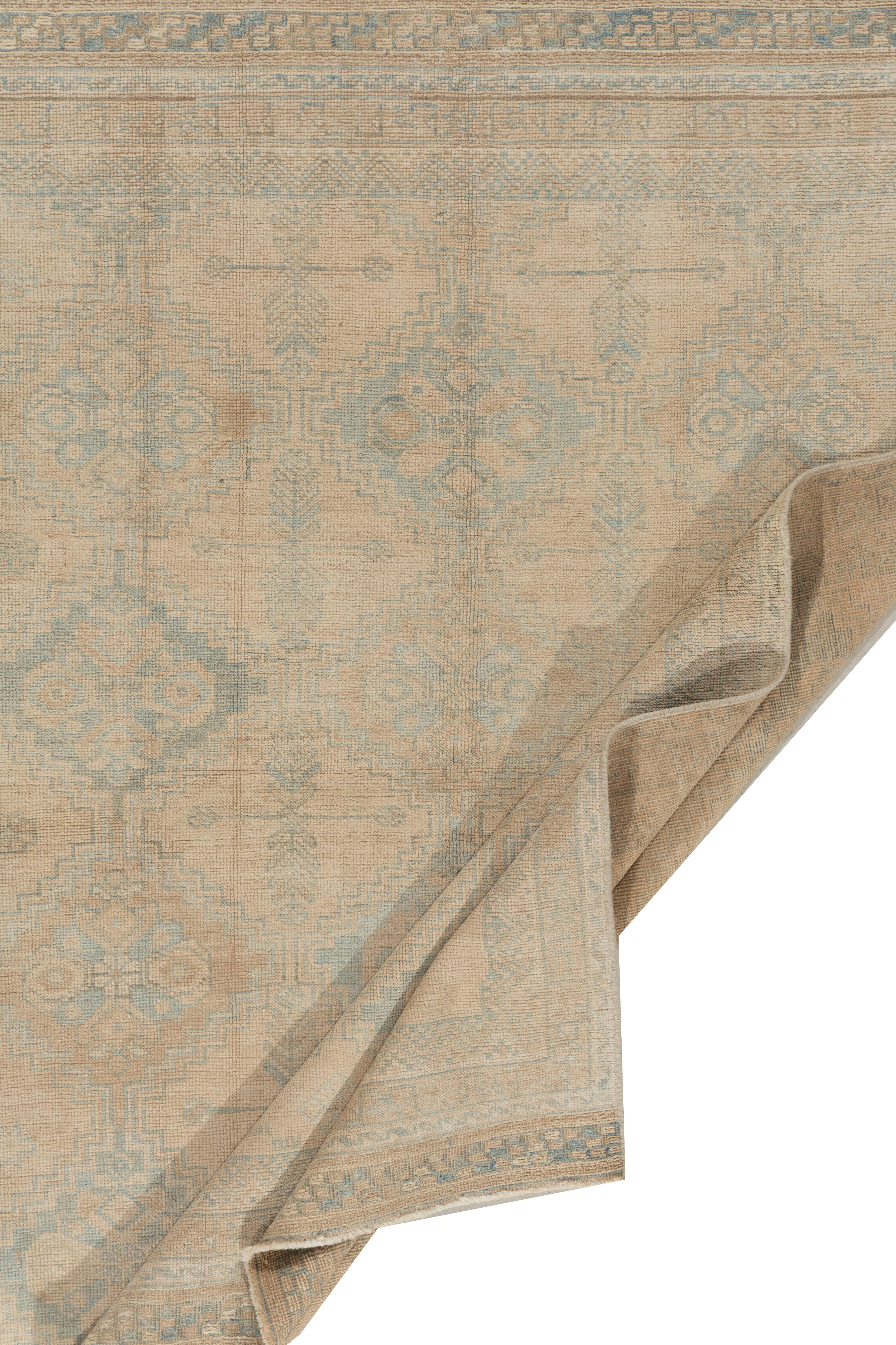 Antiker leicht bearbeiteter persischer Afshar-Teppich im Used-Look 4'7 x 5'1 (Handgewebt) im Angebot