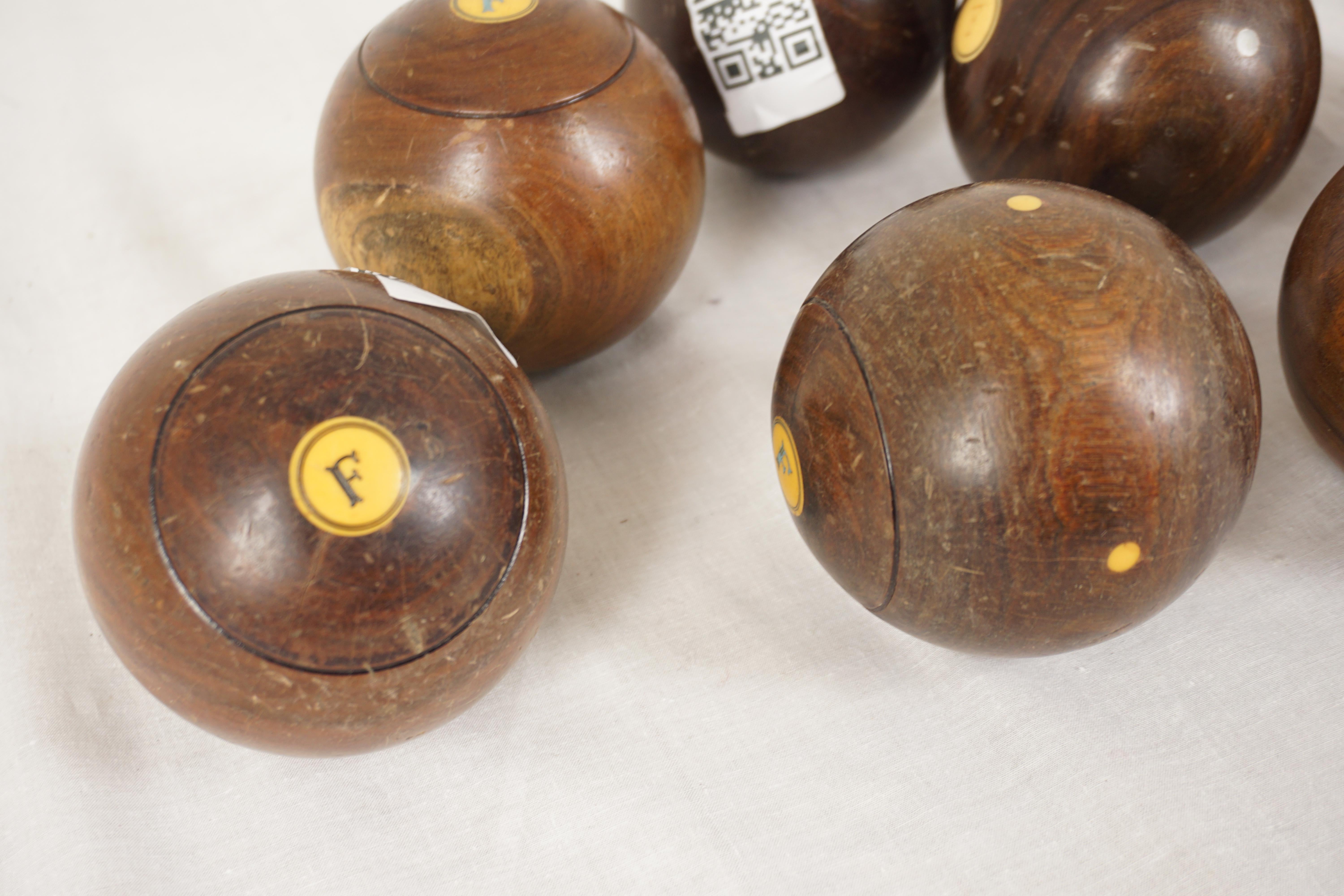Antike Lignum Vitae-Kugeln, 11 Innenteppichkugeln, Schottland 1870, H1144 im Zustand „Gut“ im Angebot in Vancouver, BC