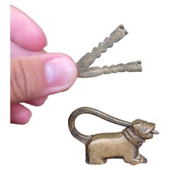 Antike Likely Messing Figural Hund Puzzle Schloss mit Schlüsseln, Anfang des 20.