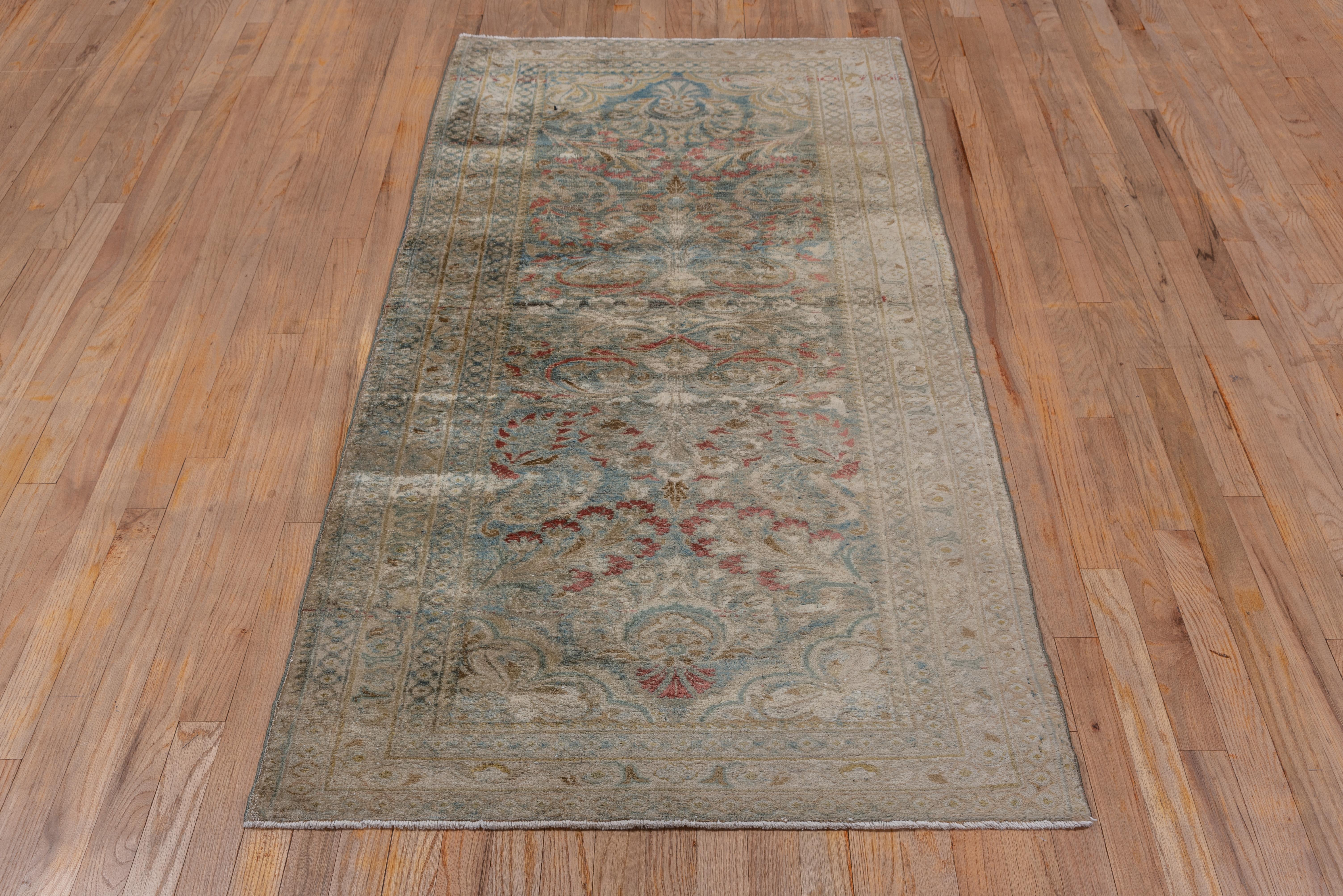 Sultanabad Antique Lillian Rug, circa 1920s For Sale