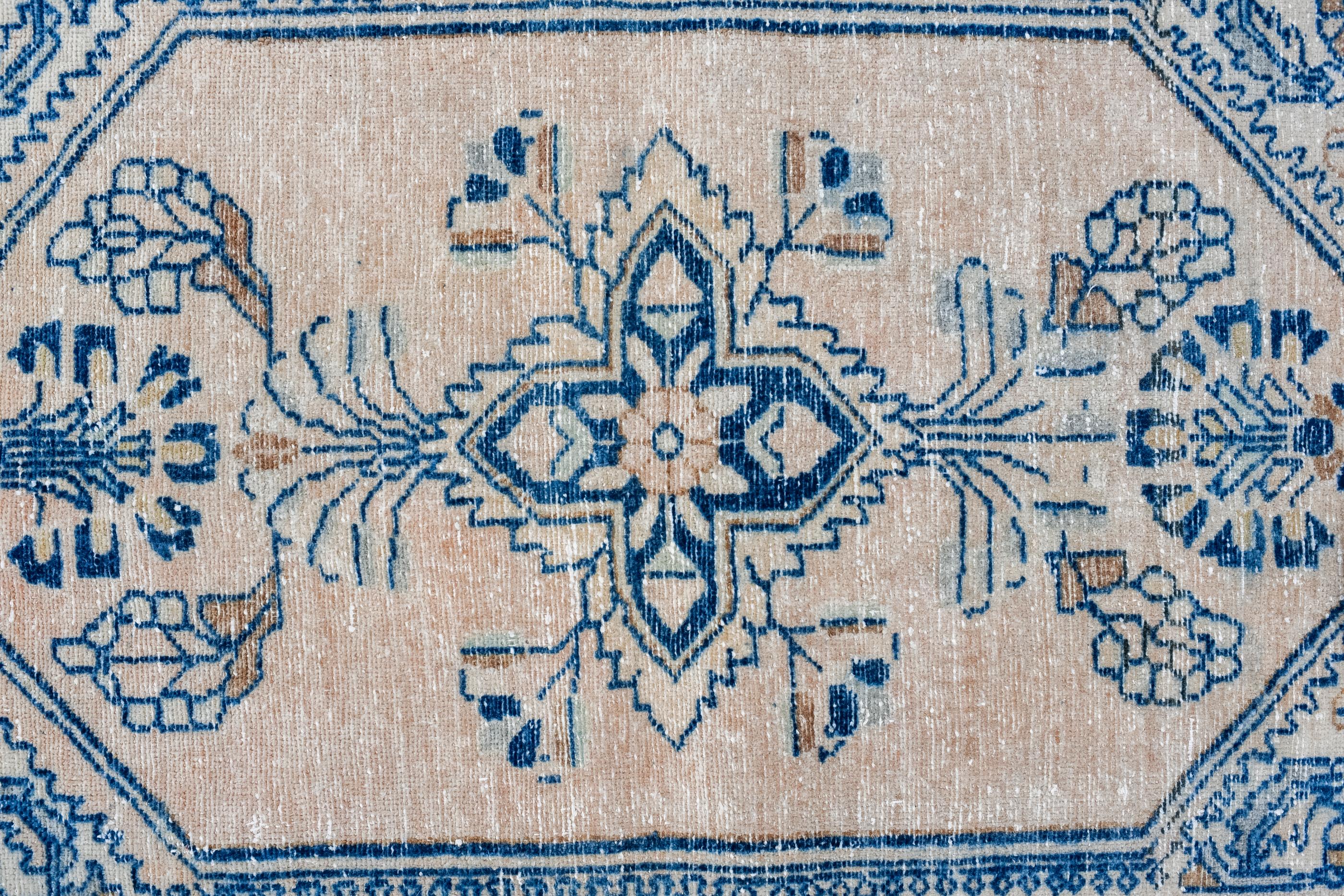 Antiker Lillian-Teppich mit blauen Blumenmustern (Handgeknüpft) im Angebot