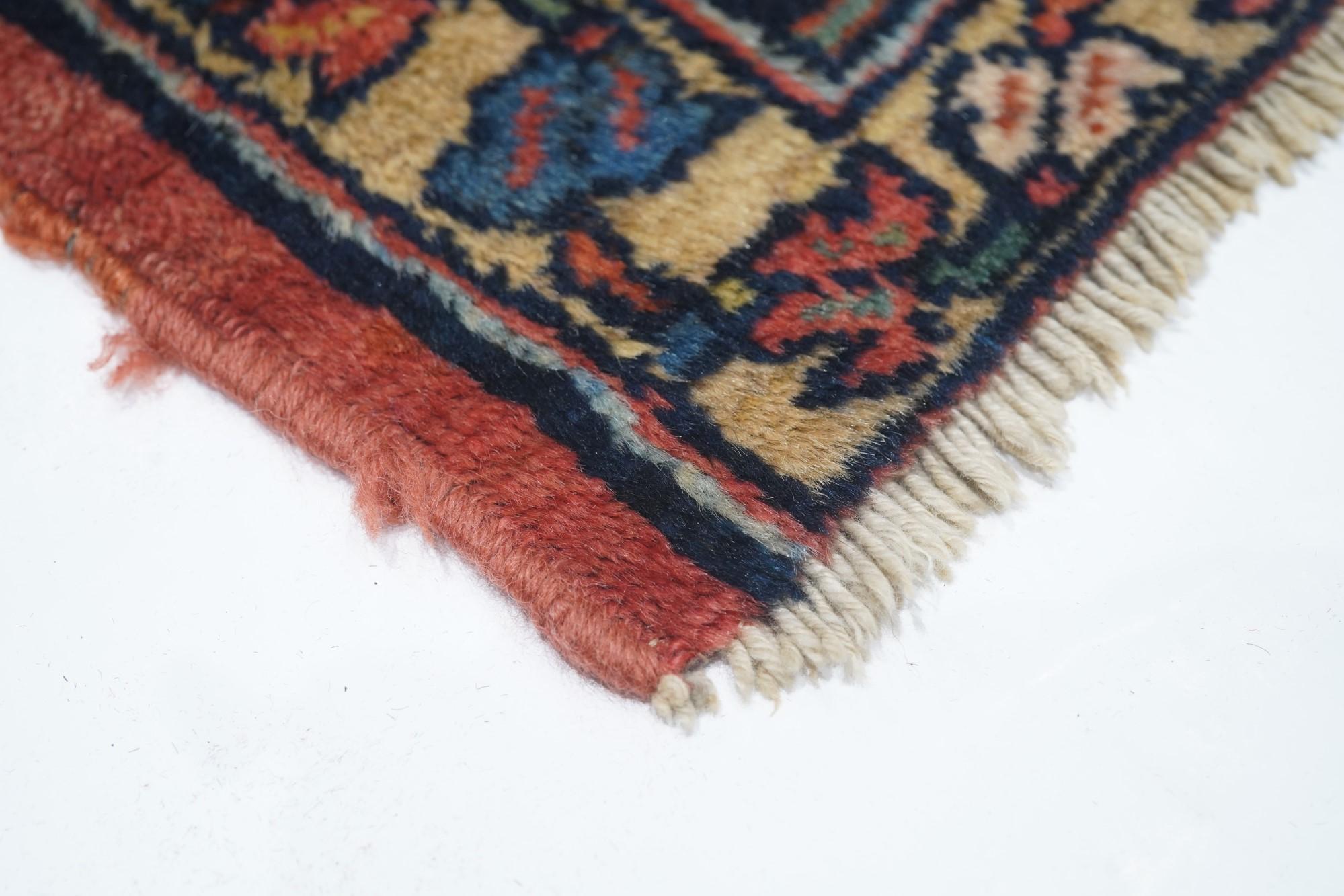 Antique Lillihan Rug  In Good Condition For Sale In New York, NY