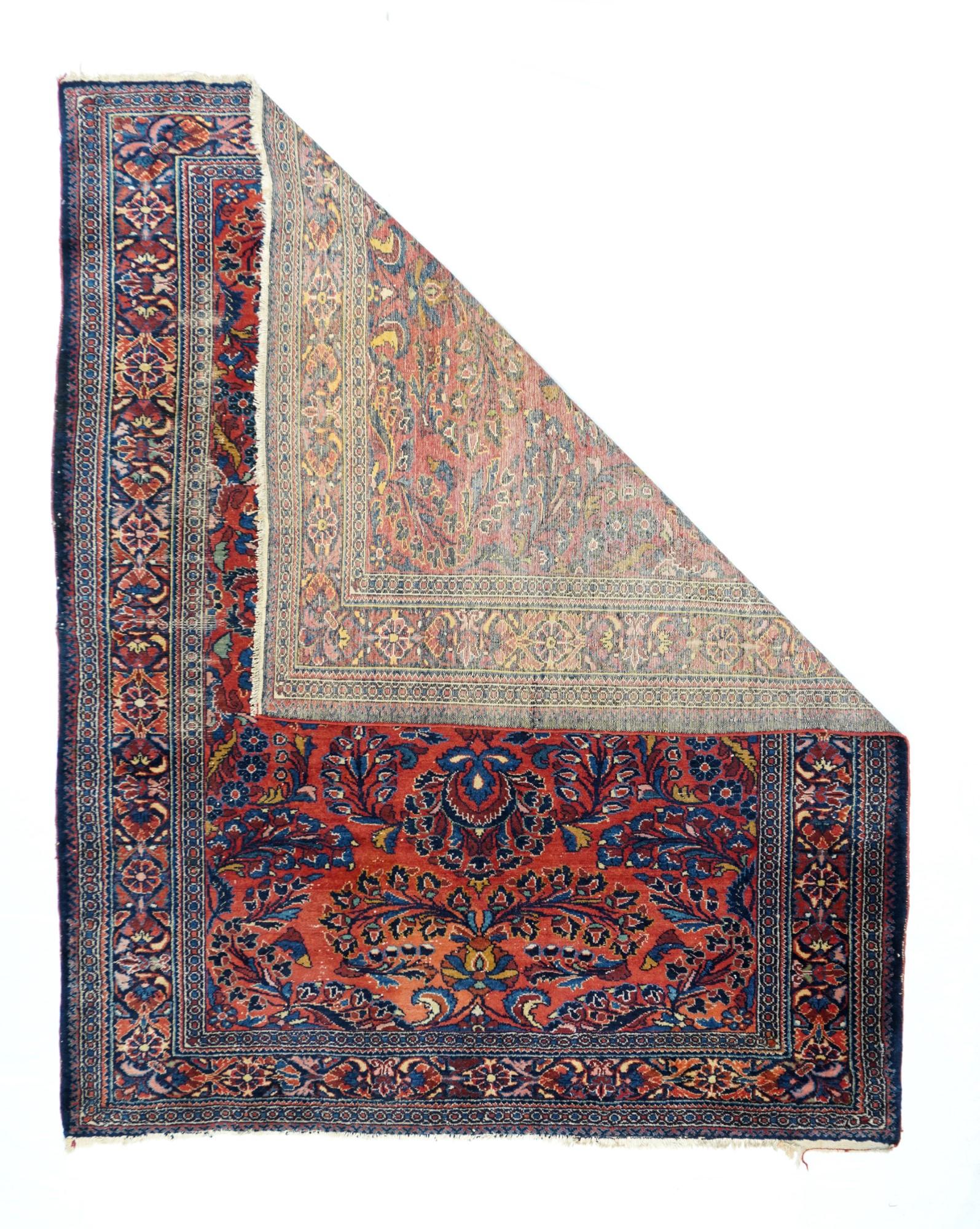 Antiker Lillihan-Teppich 5'3'' x 6'6''. Ein typischer Klassiker. Diese westpersische Dorfstreuung zeigt ein sanft abgeschliffenes Rostfeld mit einem freistehenden, aber eng gesetzten Blumenspray-Motiv um ein ecrufarben umrandetes, offenes