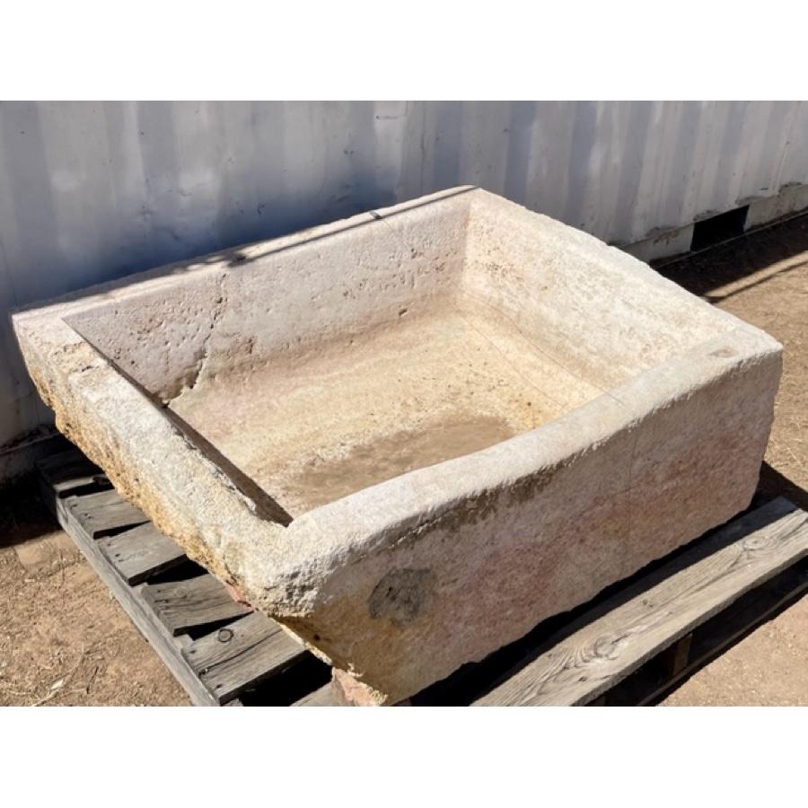 Antique Limestone Basin In Distressed Condition For Sale In Scottsdale, AZ