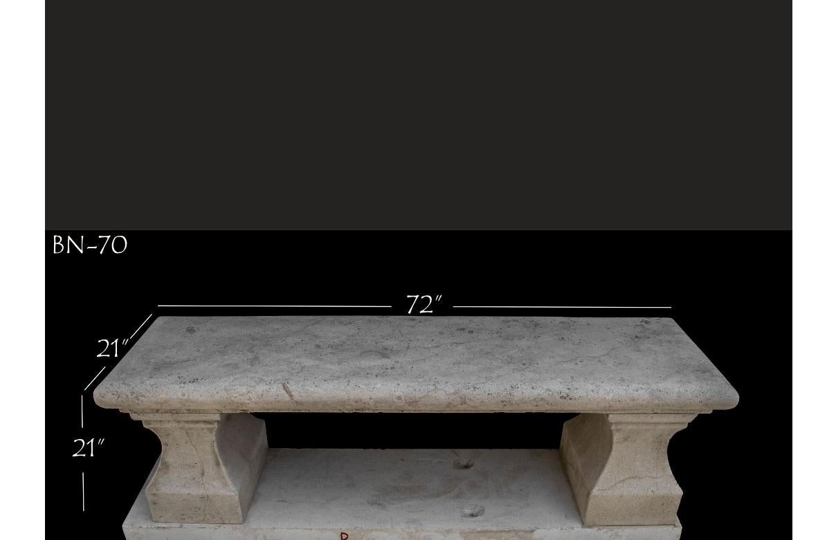 Se trata de un banco de piedra caliza de 100 años de antigüedad con una pátina maravillosa.

Este banco de piedra caliza antigua es apto para interiores y exteriores, y puede soportar temperaturas extremas y heladas.
Las dimensiones de este hermoso