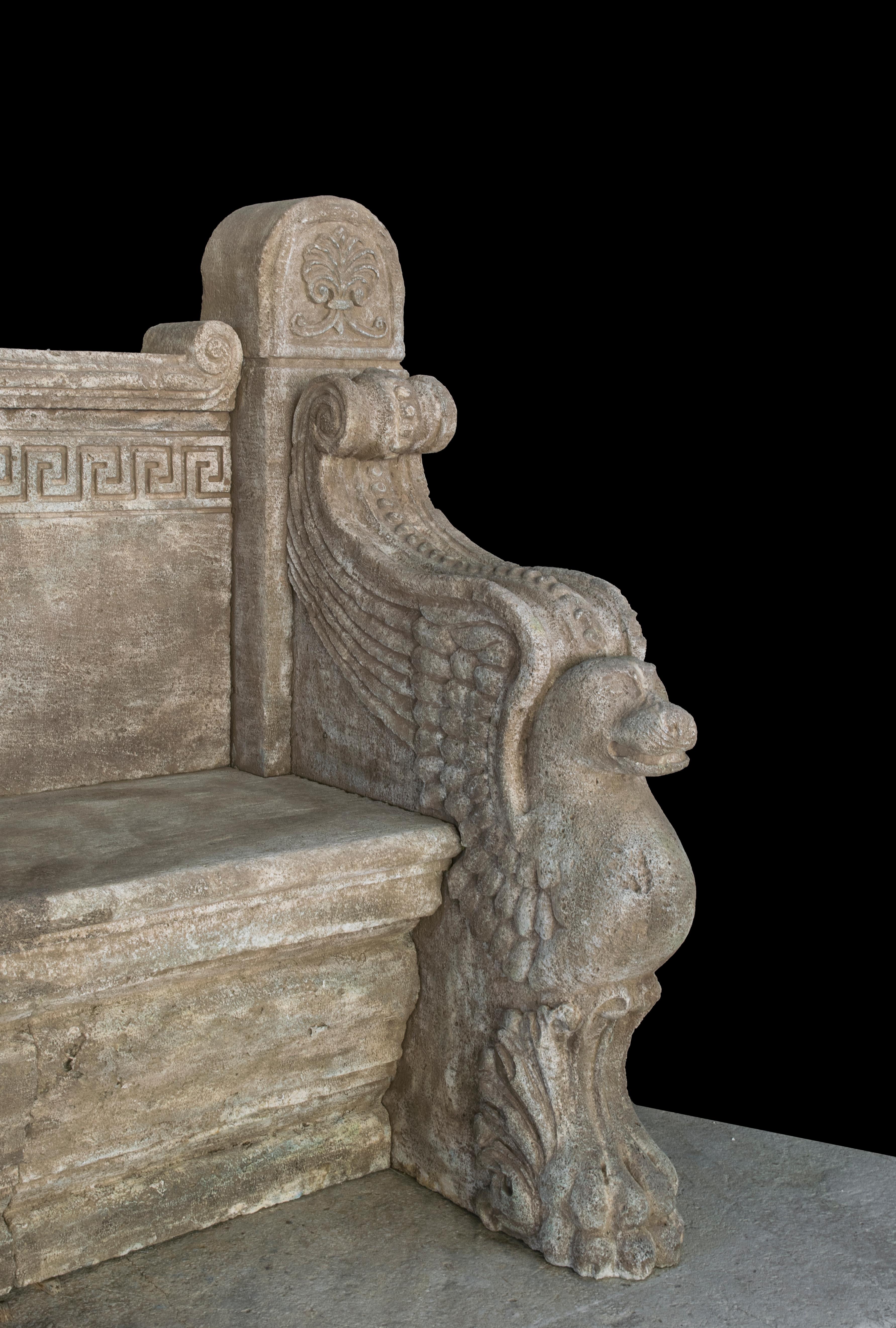 italien Banc antique en pierre calcaire - Banc ancien en pierre - Banc de jardin en vente