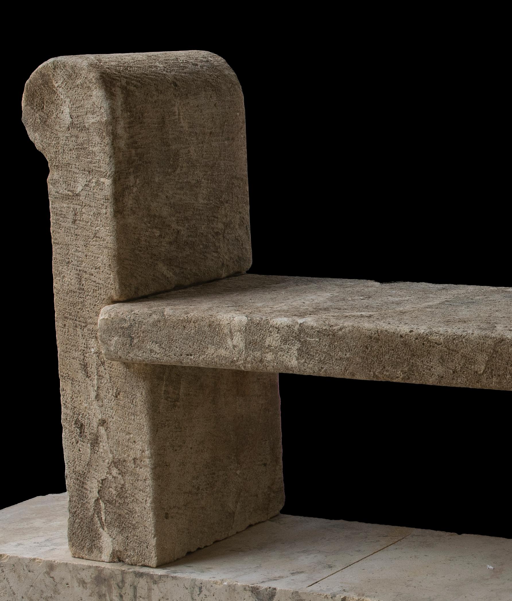Sculpté à la main Banc antique en pierre calcaire - Banc ancien en pierre - Banc de jardin en vente