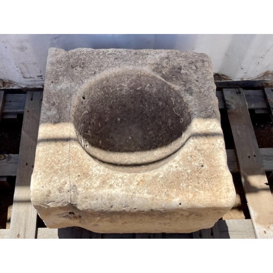 Antique Limestone Bird Bath Basin In Fair Condition For Sale In Scottsdale, AZ