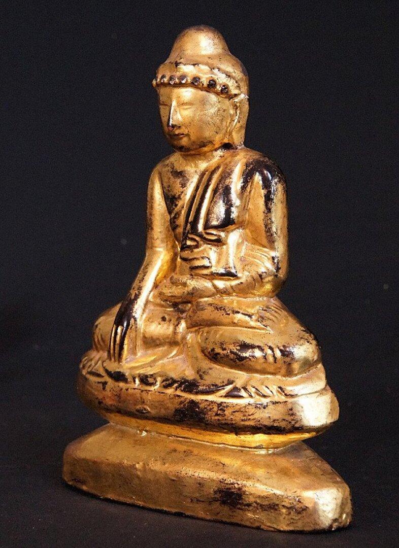 Material: Limestone
Material: wood
26 cm high 
18 cm wide
Weight: 1.618 kgs
Goldplated with 24 krt. gold
Shan (Tai Yai) style
Bhumisparsha mudra
Originating from Burma
19th century.
 