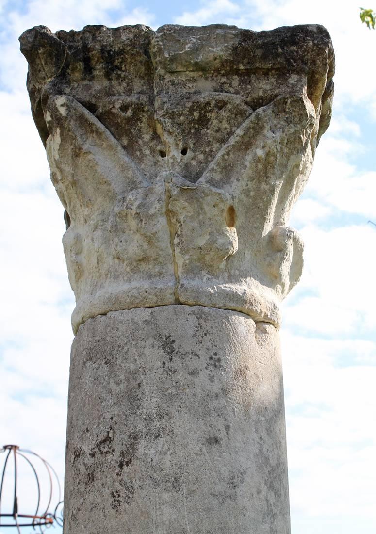 Antique Limestone Column 18th Century In Fair Condition For Sale In Udenhout, NL