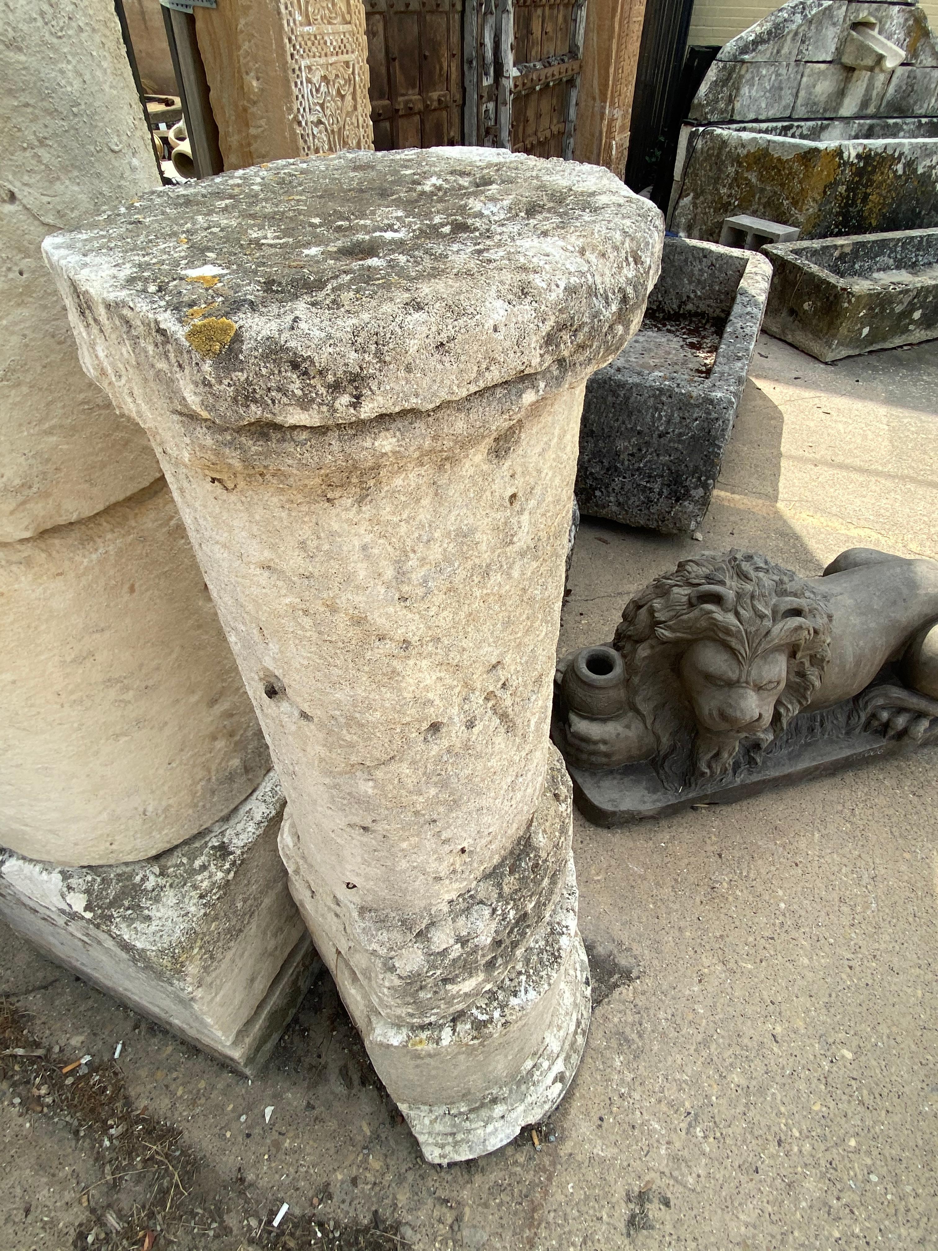 Antique Limestone Columns In Good Condition For Sale In Dallas, TX