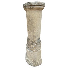 Antike Kalkstein-Säulen