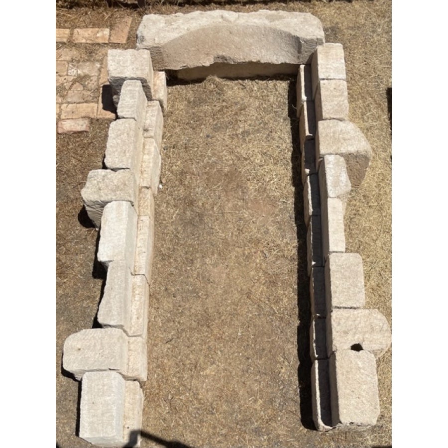 Antike Kalkstein-Türumrandung
Gesamtabmessungen:  ANGEBLICH - 65 
