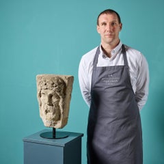 Antiker Schlüsselstein eines englischen Königs aus Kalkstein