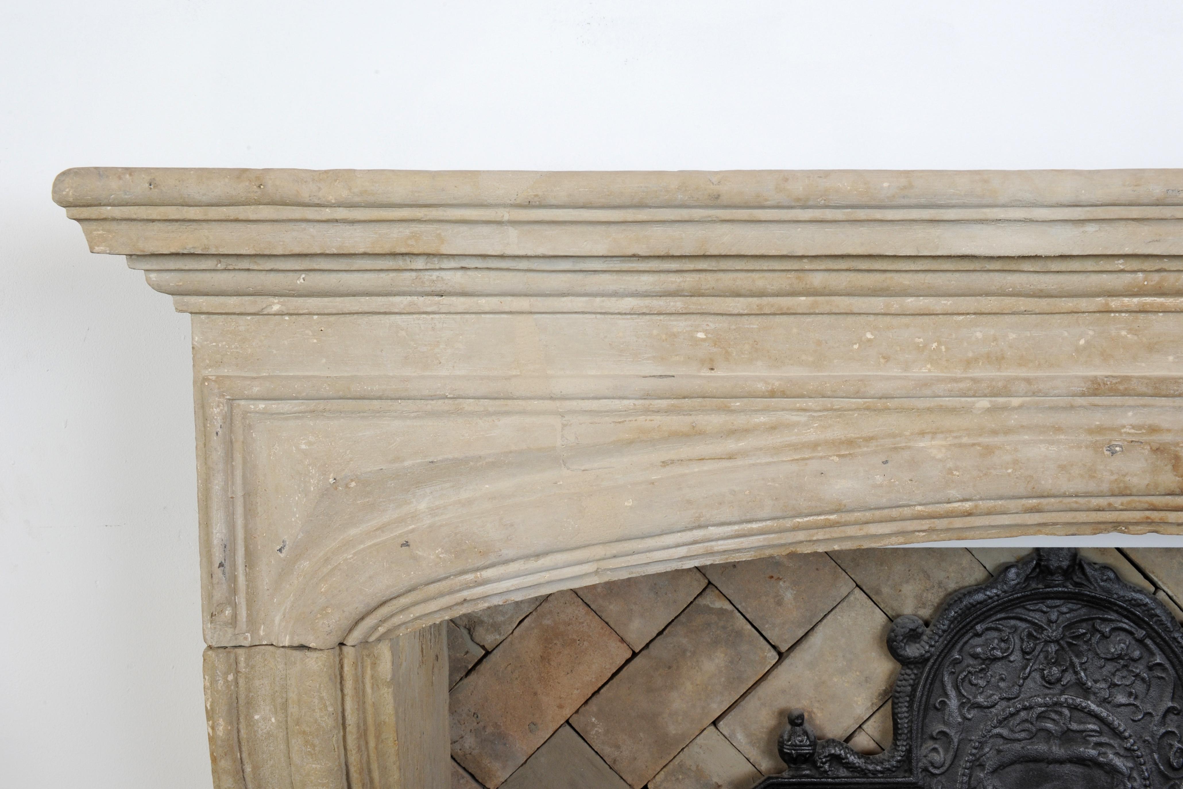 Antique Limestone Louis XIV Fireplace Mantel In Fair Condition In Haarlem, Noord-Holland