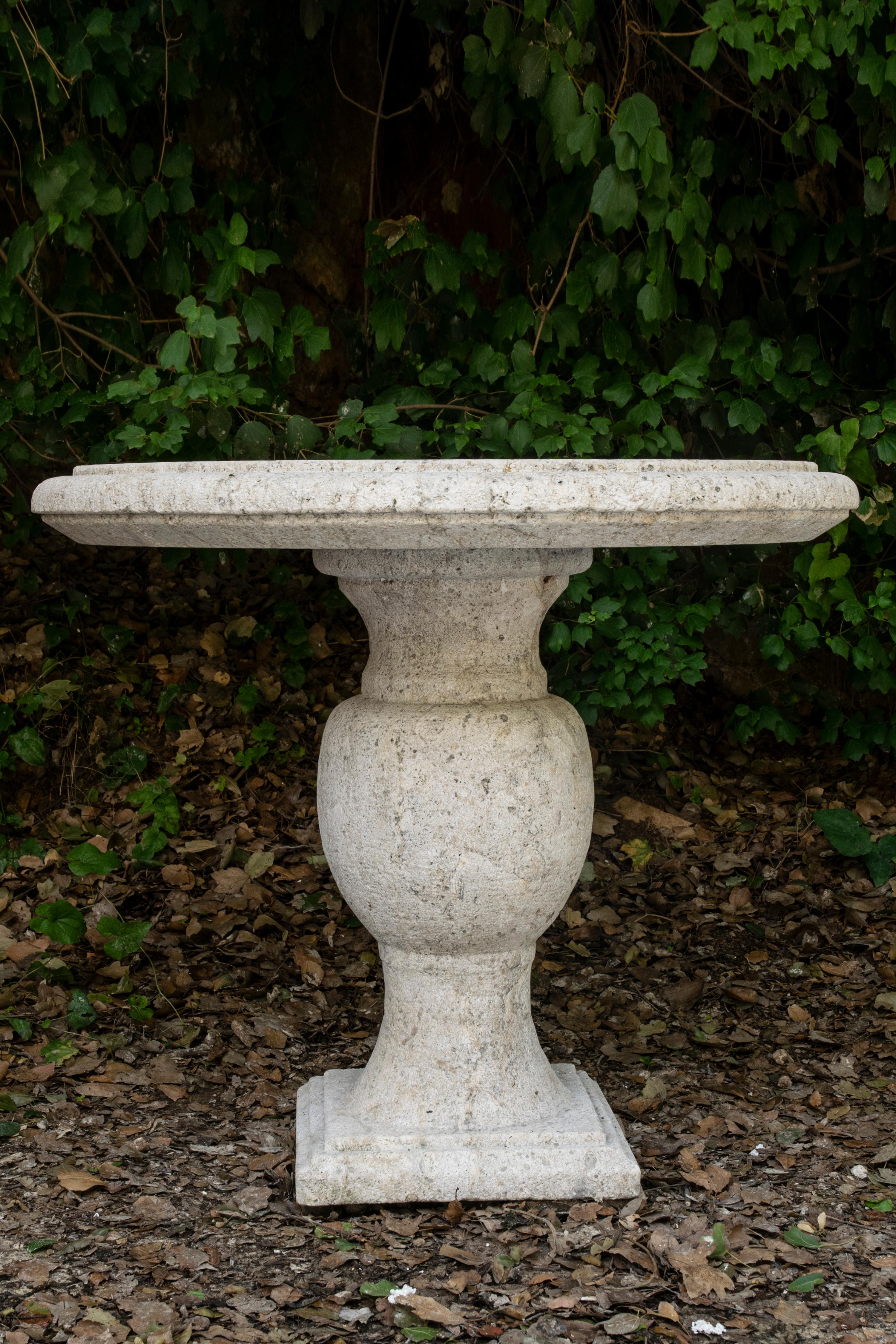 Rustique Table antique en pierre calcaire - Ancienne table en pierre en vente