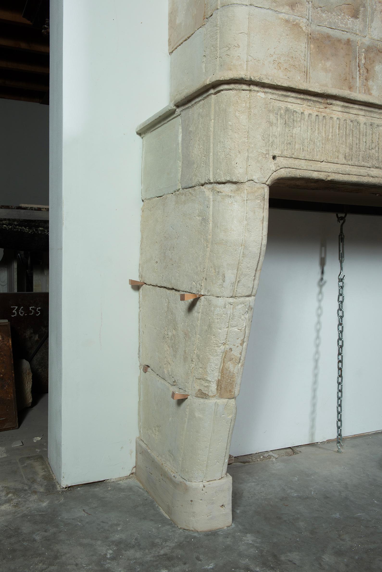 Antike Kalkstein Trumeau Kamin Kaminsims im Angebot 7
