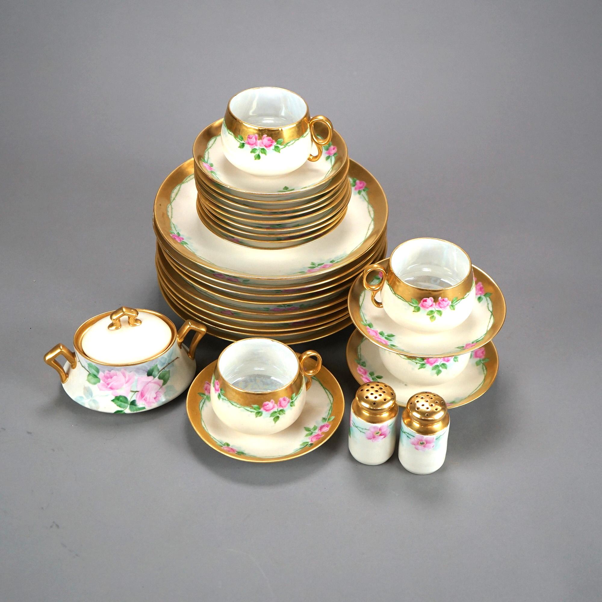 Antiguo Juego de Té de Porcelana Limoges de 28 Piezas Pintado a Mano y Dorado Rosa Rosa C1900 siglo XX en venta