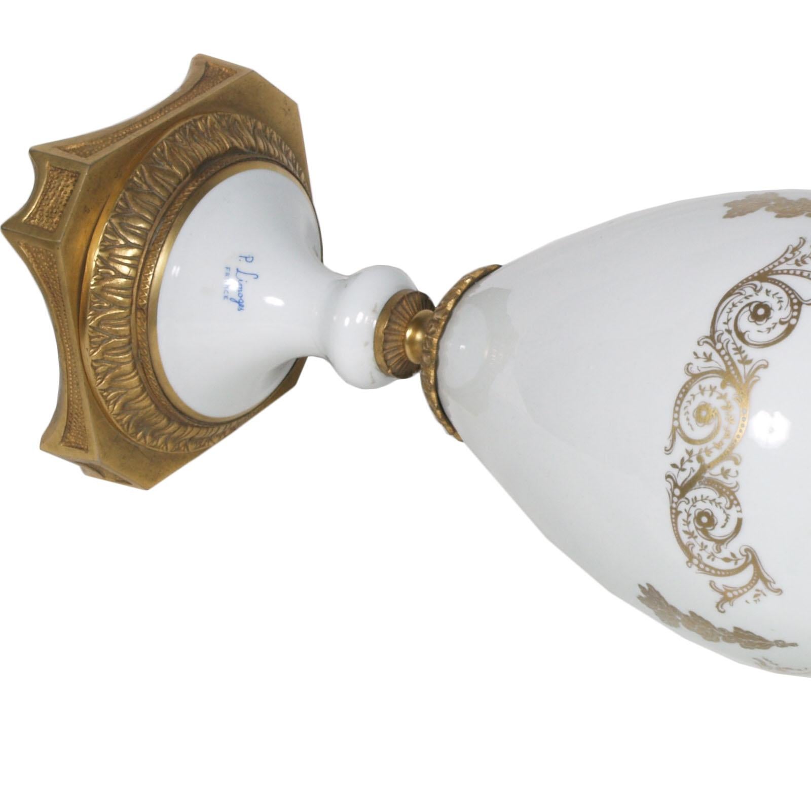 Lampe de bureau ancienne en porcelaine biscuit de Limoges décorée d'une base en or et en bronze doré Bon état - En vente à Vigonza, Padua