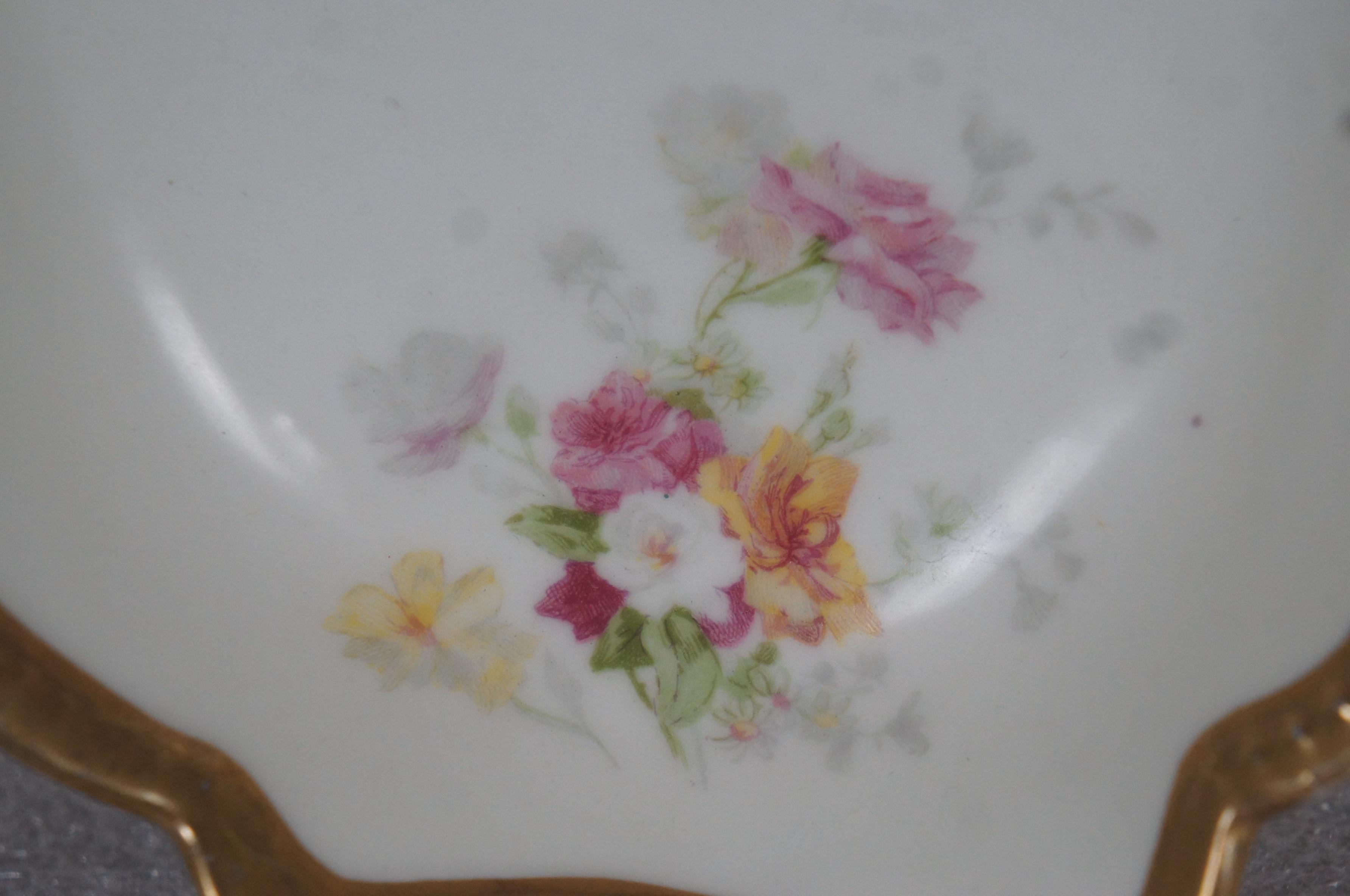 Antique plat de toilette ovale festonné de fleurs de Limoges France 13 po. 1